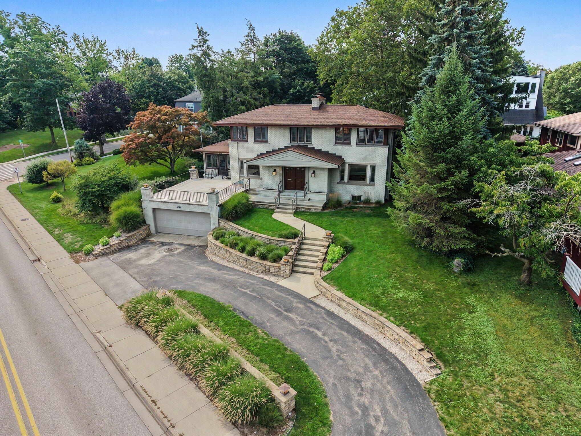2318 Lake Drive SE East Grand Rapids MI 49506