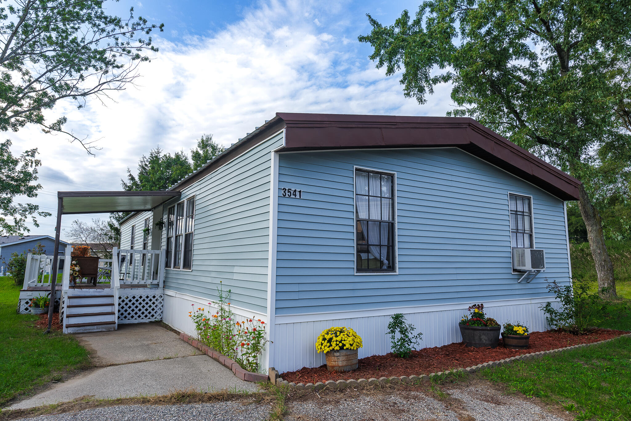 3541 Pine Knob Street NW Grand Rapids MI 49544