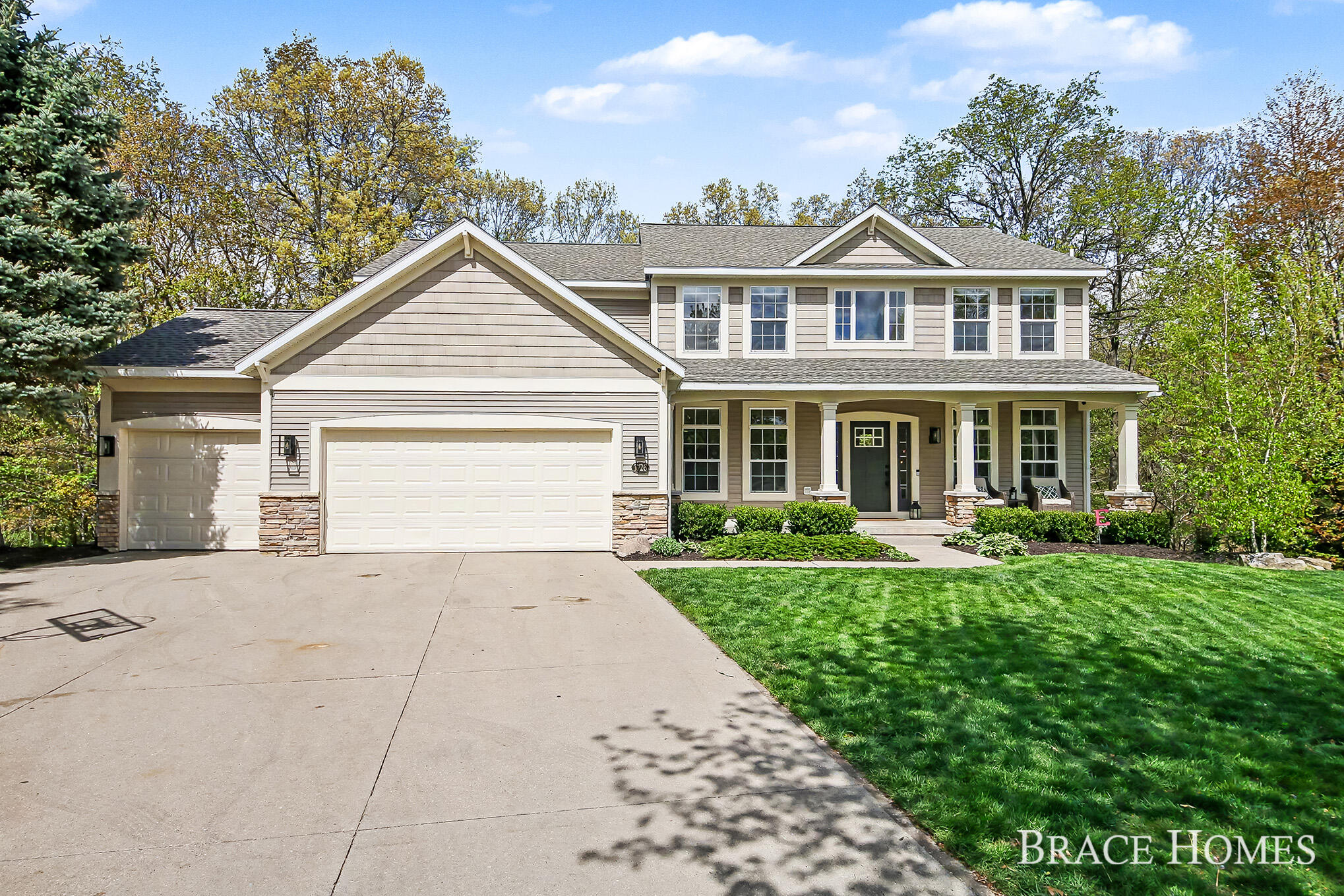 Grand Rapids MI, 3726 Atwater Hills Court NE