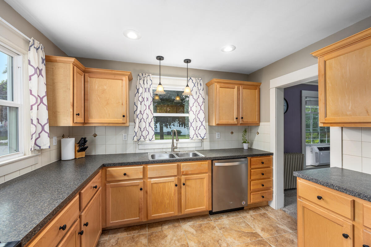 702 Graceland Street NE Grand Rapids MI 49505