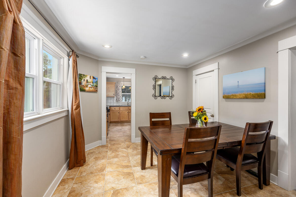 702 Graceland Street NE Grand Rapids MI 49505