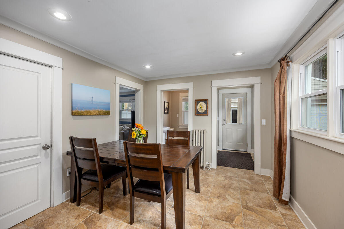 702 Graceland Street NE Grand Rapids MI 49505