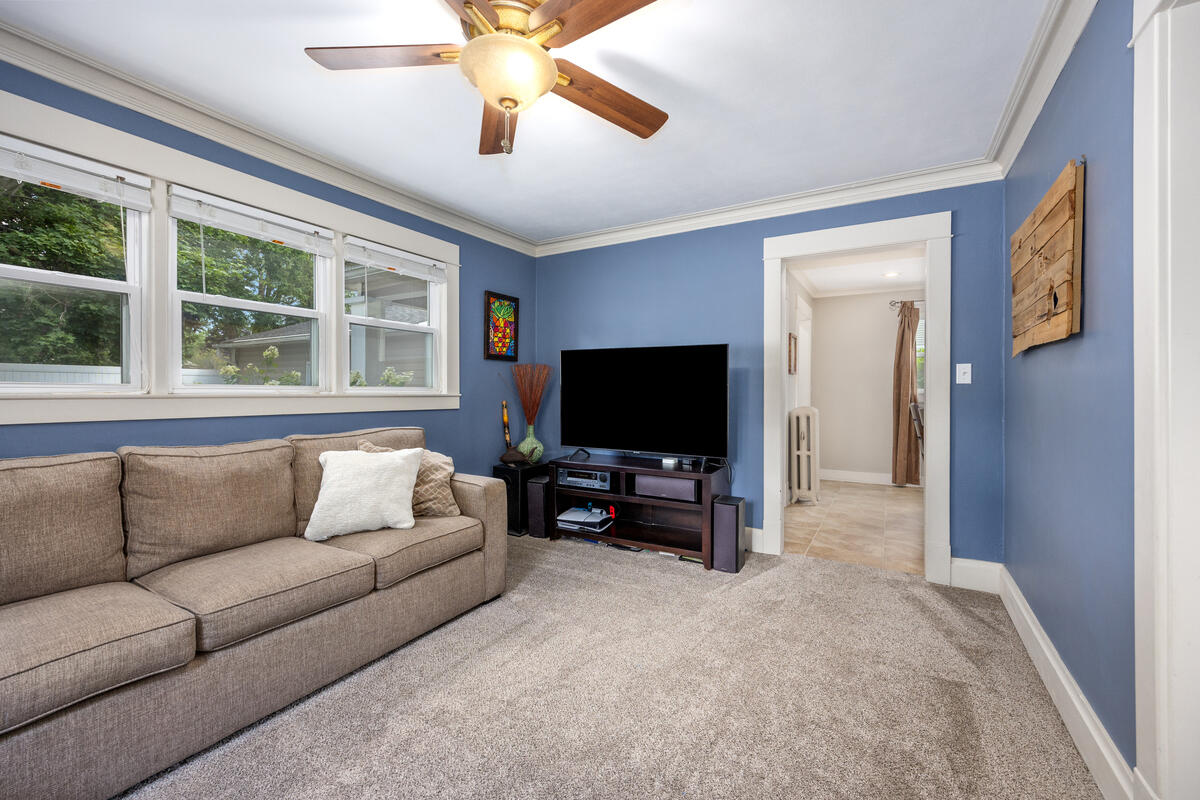 702 Graceland Street NE Grand Rapids MI 49505
