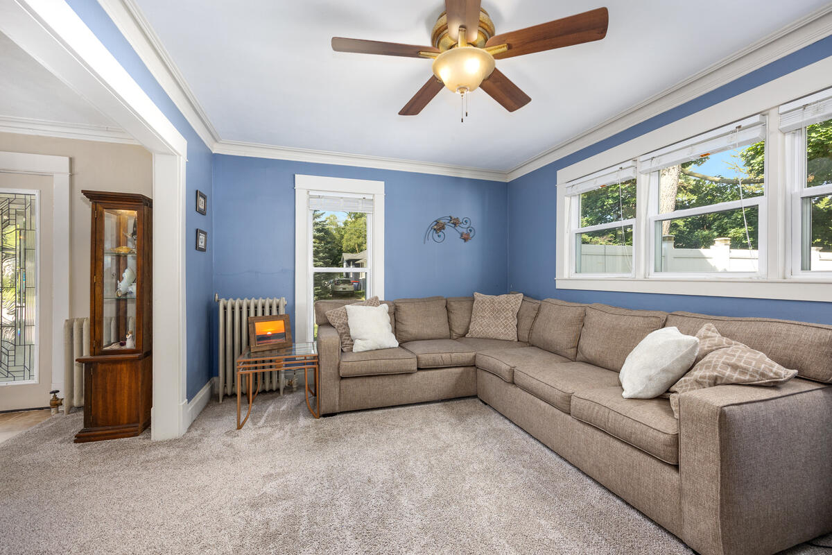 702 Graceland Street NE Grand Rapids MI 49505