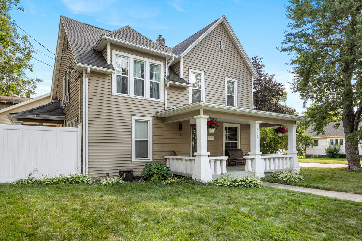 702 Graceland Street NE Grand Rapids MI 49505