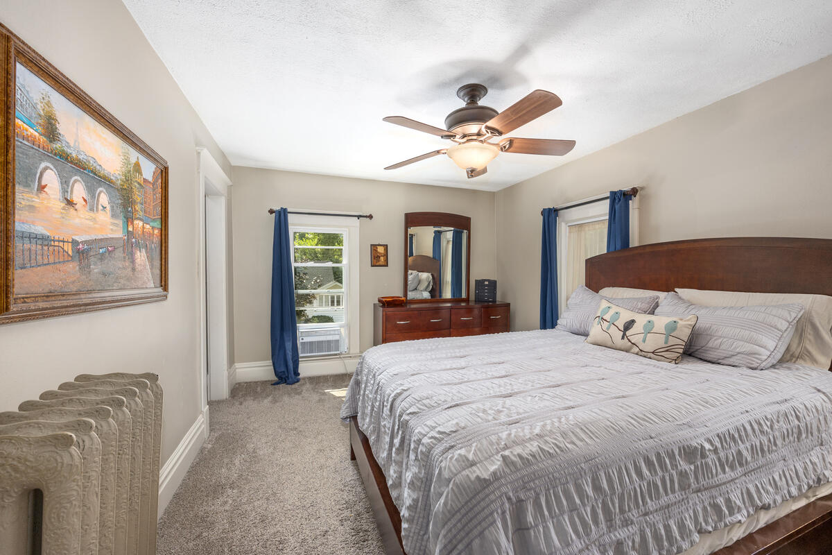 702 Graceland Street NE Grand Rapids MI 49505
