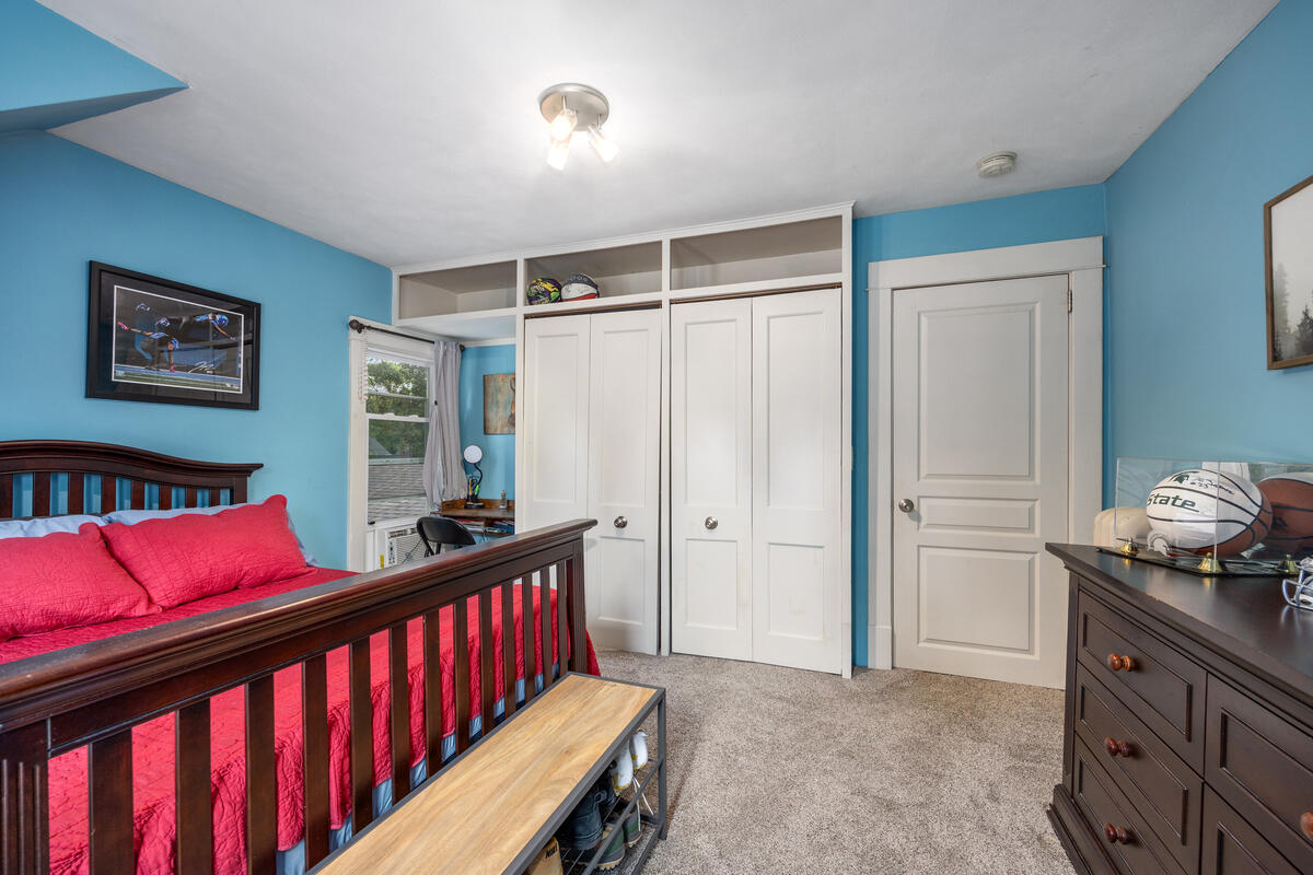 702 Graceland Street NE Grand Rapids MI 49505