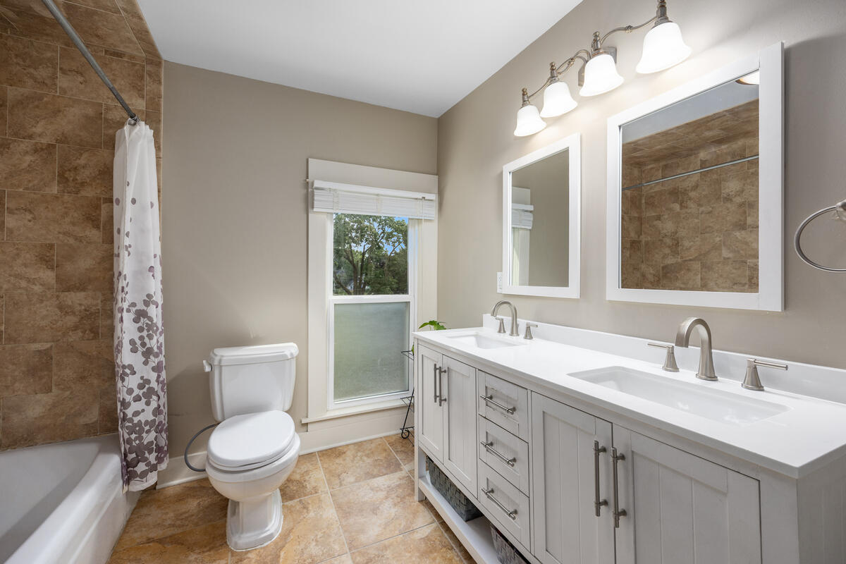 702 Graceland Street NE Grand Rapids MI 49505