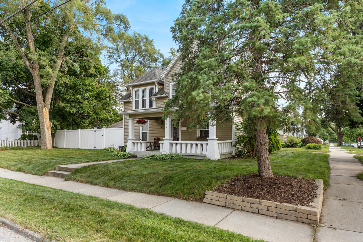 702 Graceland Street NE Grand Rapids MI 49505