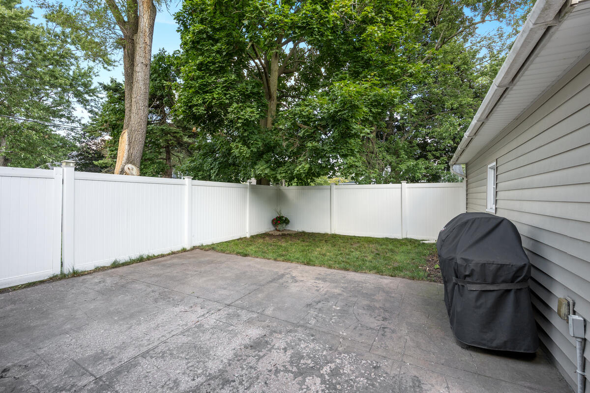 702 Graceland Street NE Grand Rapids MI 49505