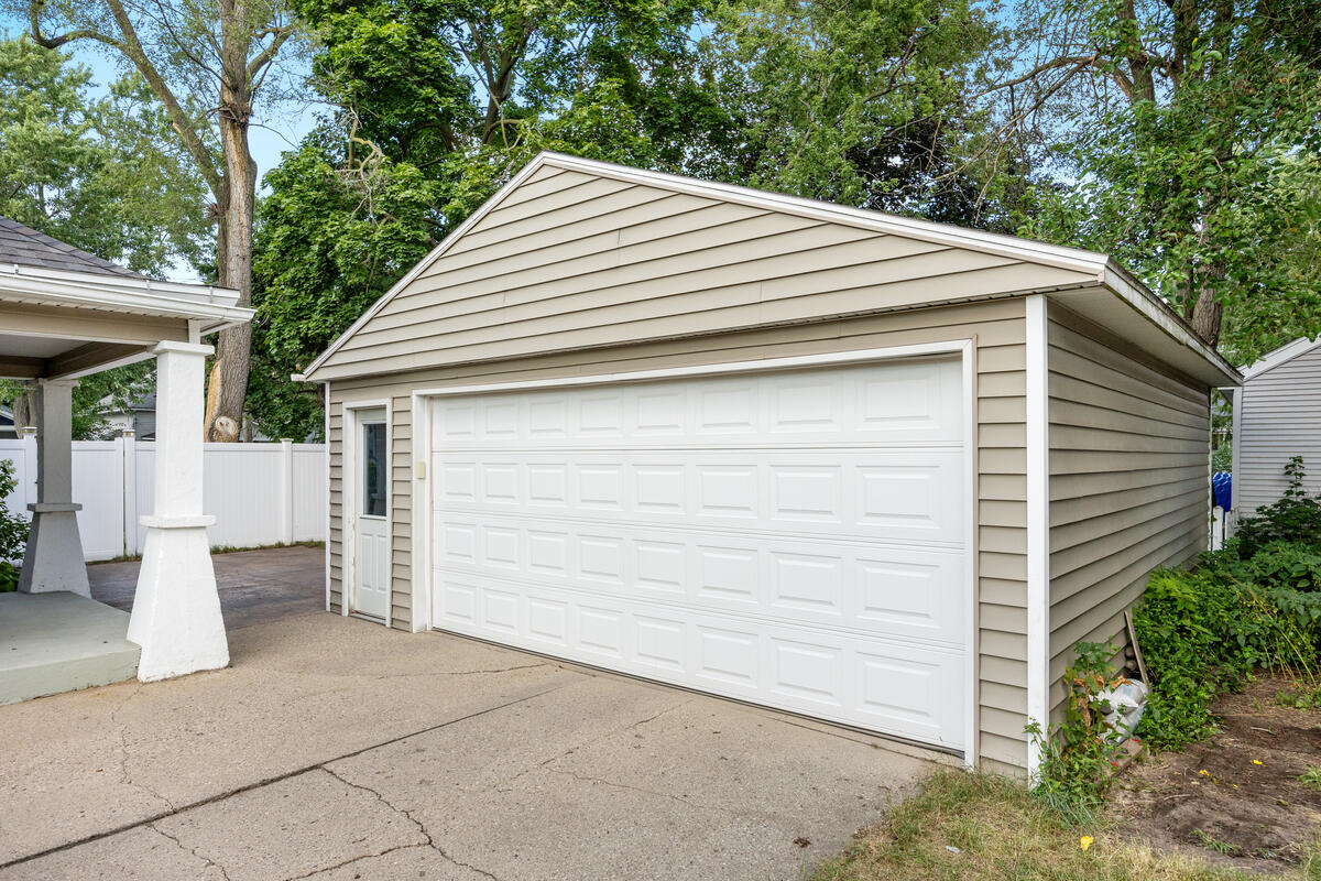 702 Graceland Street NE Grand Rapids MI 49505