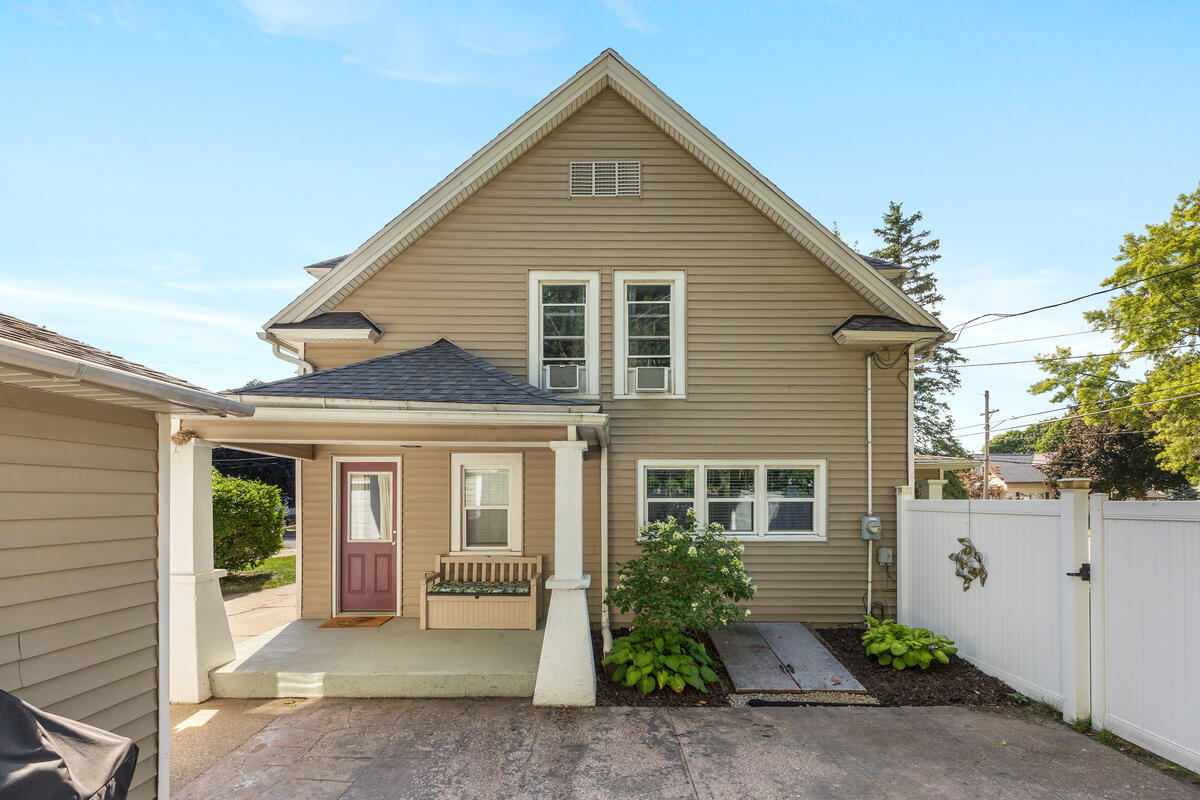 702 Graceland Street NE Grand Rapids MI 49505