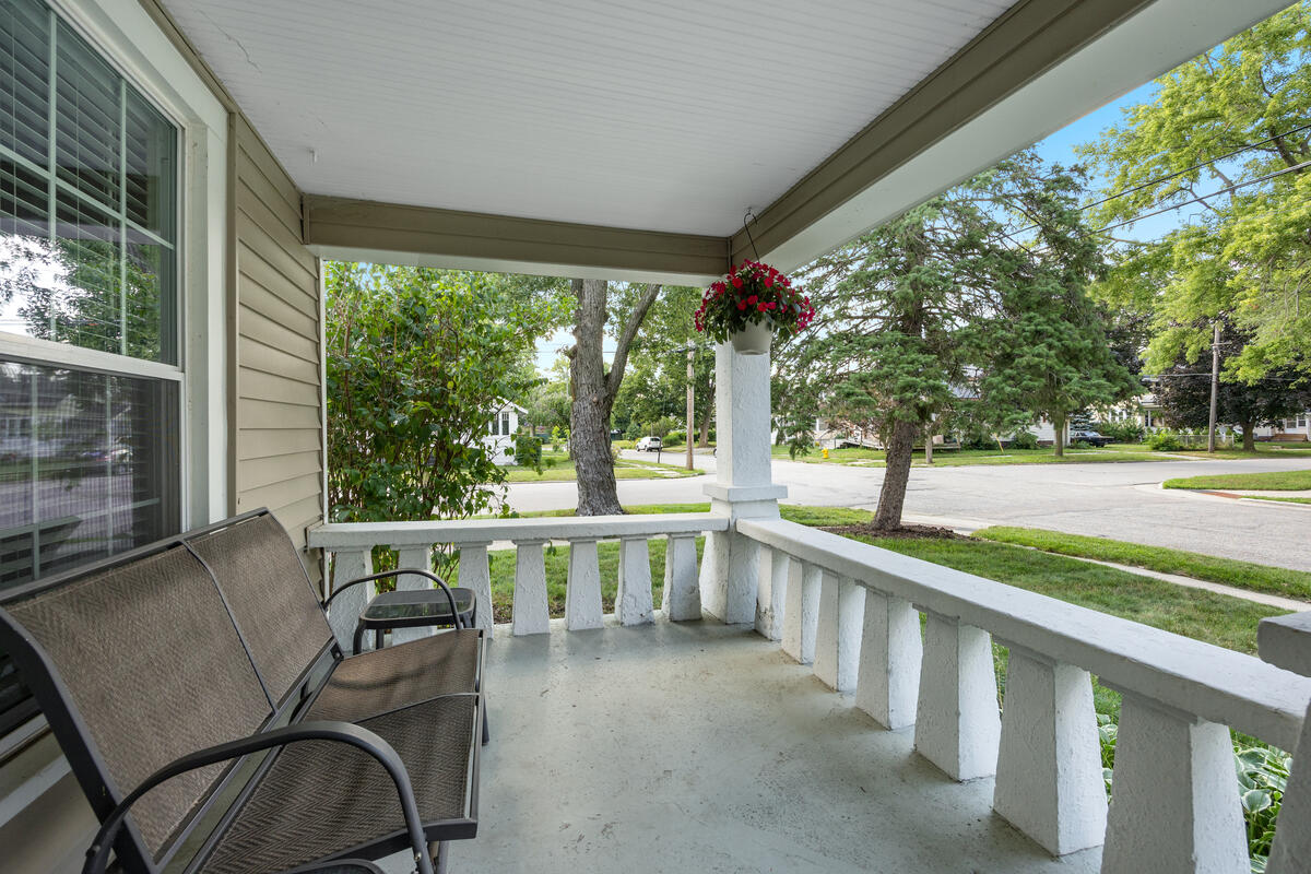 702 Graceland Street NE Grand Rapids MI 49505