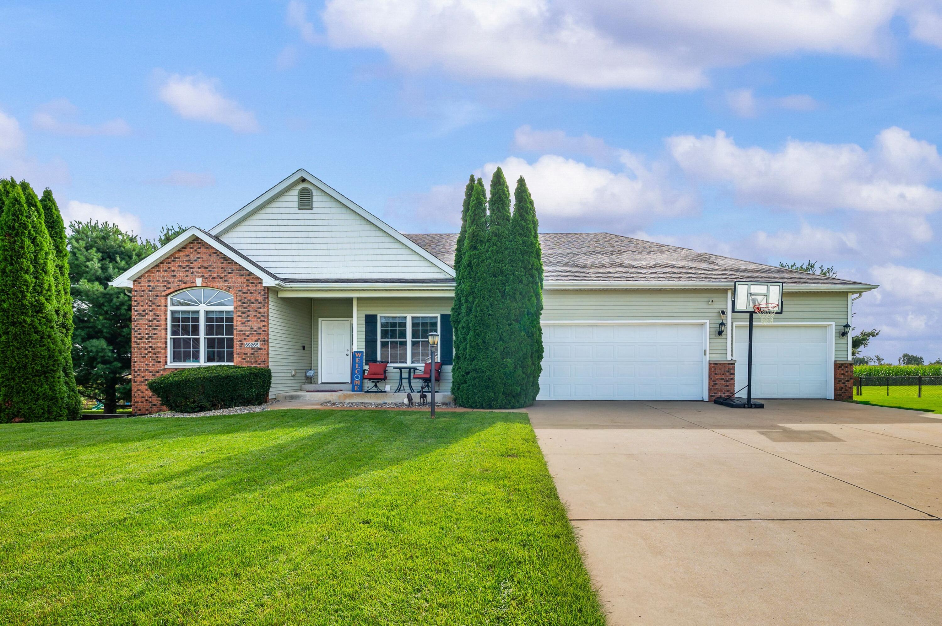 69265 Sundance Drive Edwardsburg MI 49112