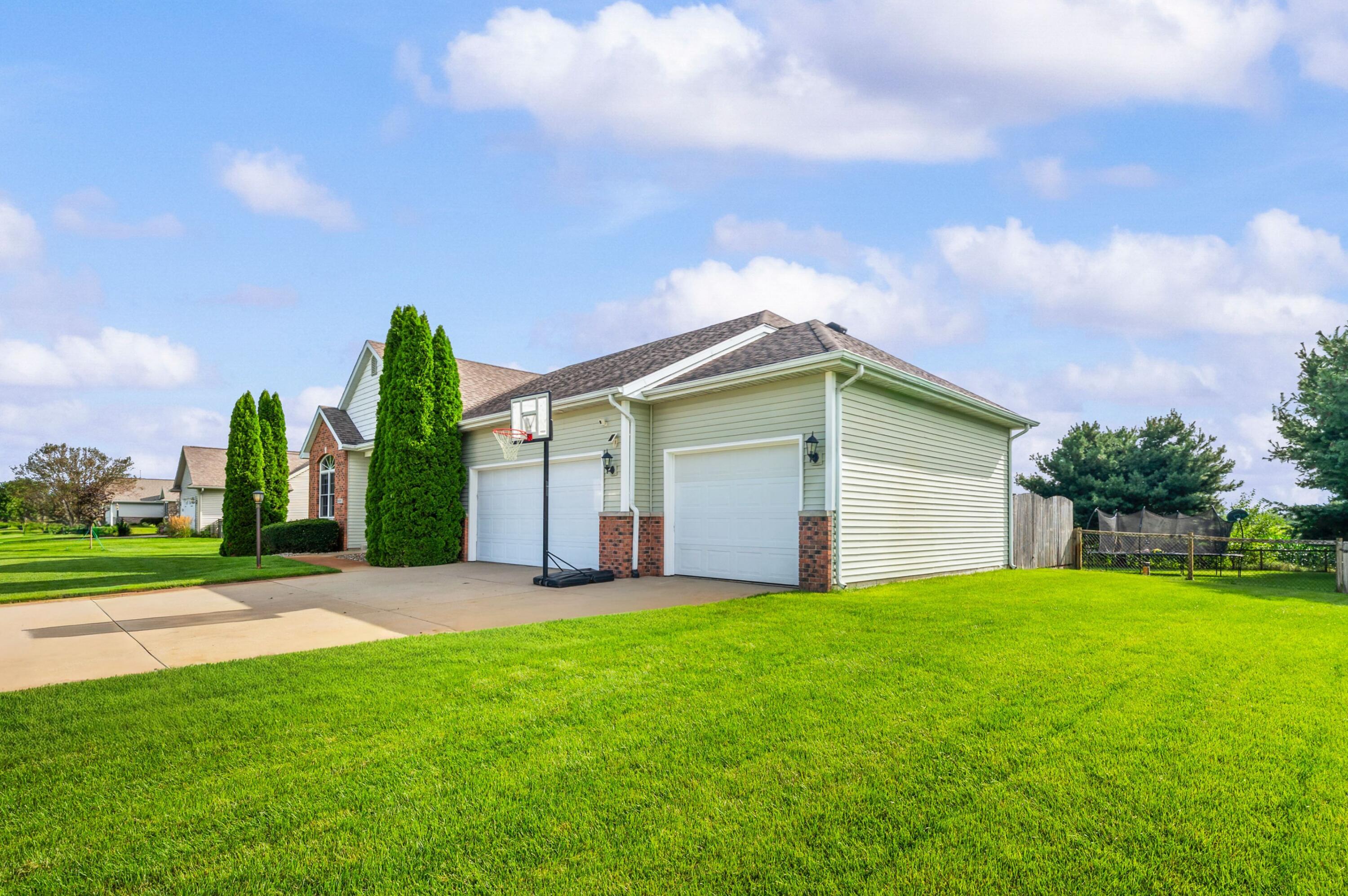 69265 Sundance Drive Edwardsburg MI 49112