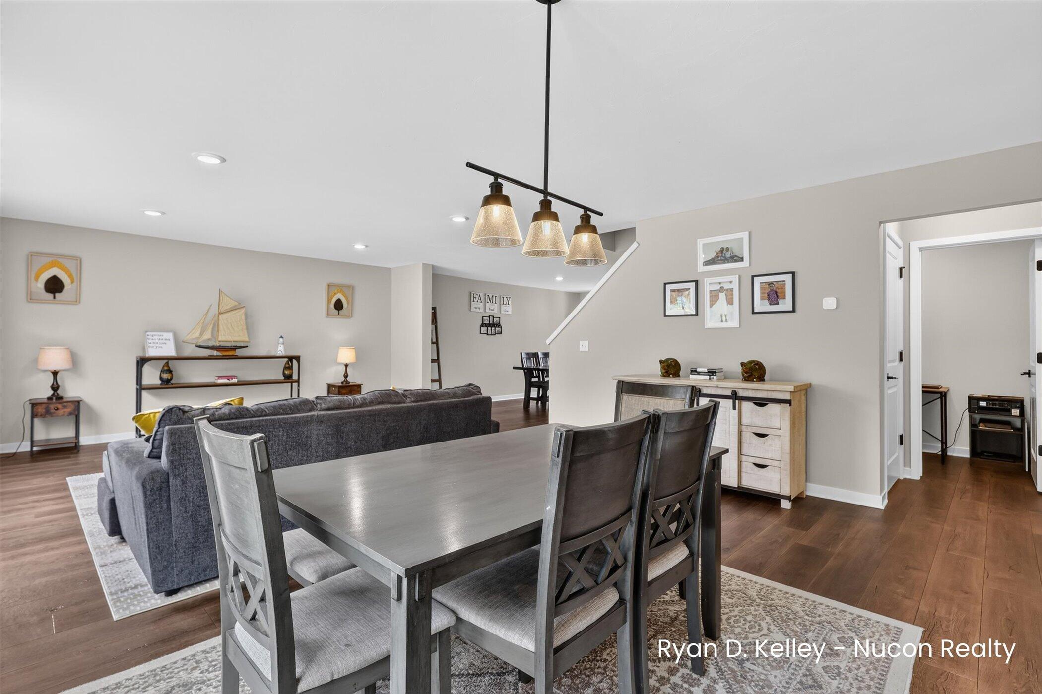 11544 Sessions Woods Drive W Grand Rapids MI 49534