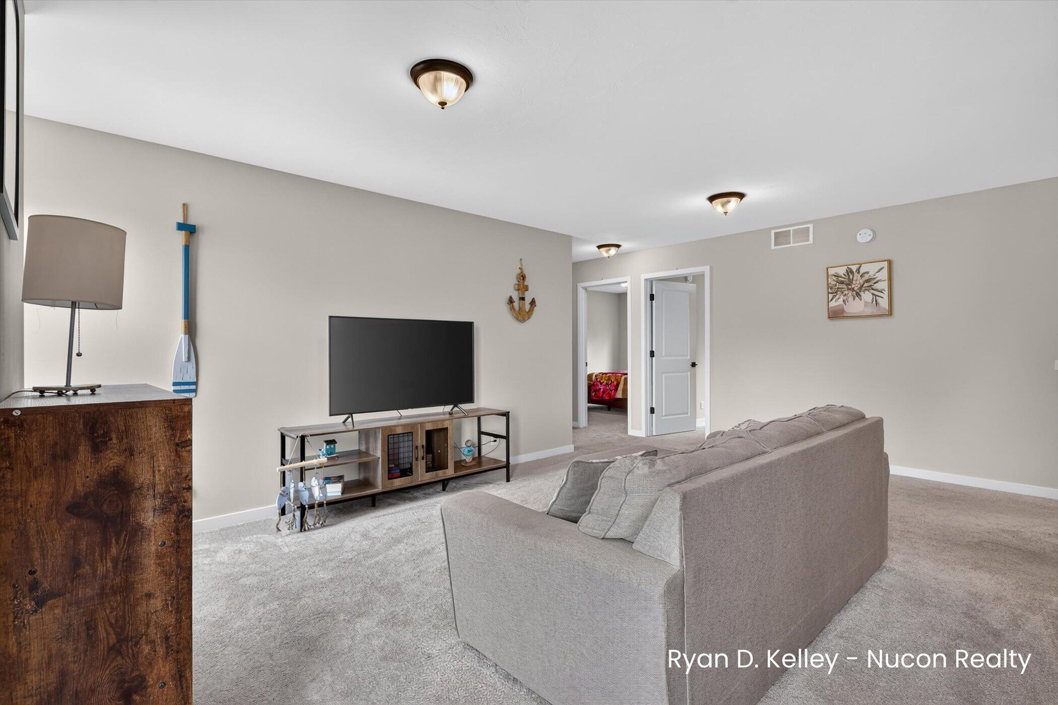 11544 Sessions Woods Drive W Grand Rapids MI 49534