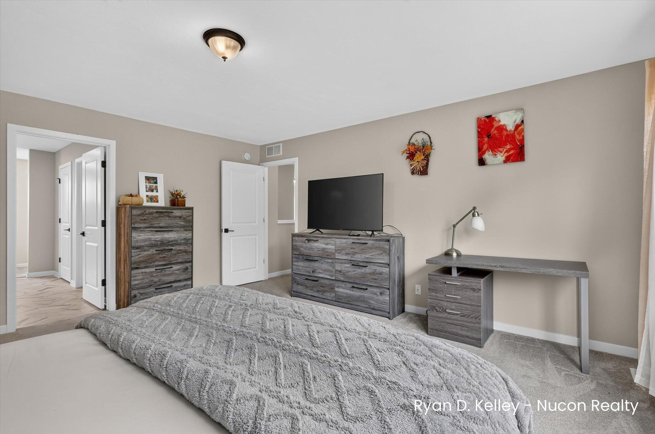 11544 Sessions Woods Drive W Grand Rapids MI 49534