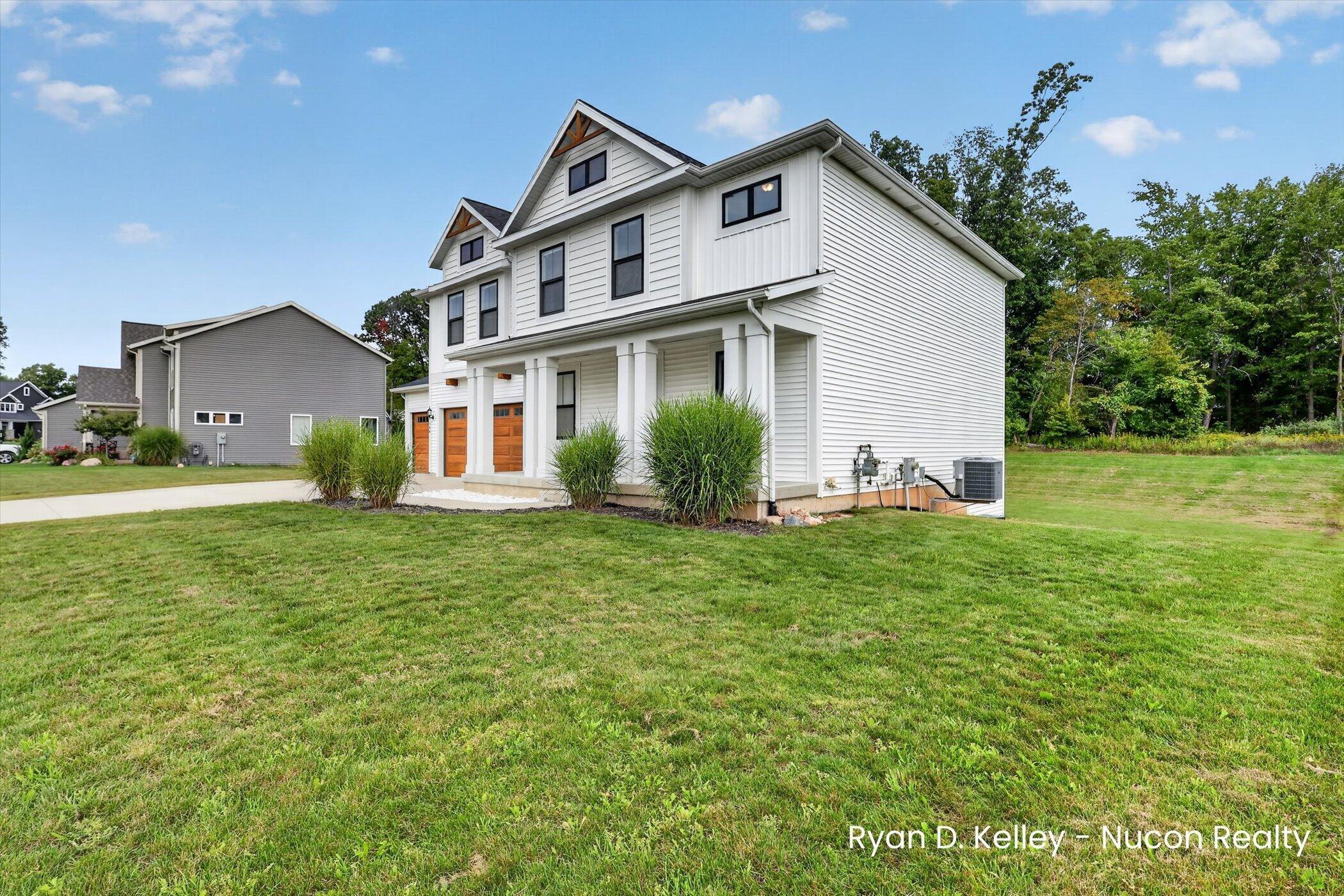 11544 Sessions Woods Drive W Grand Rapids MI 49534