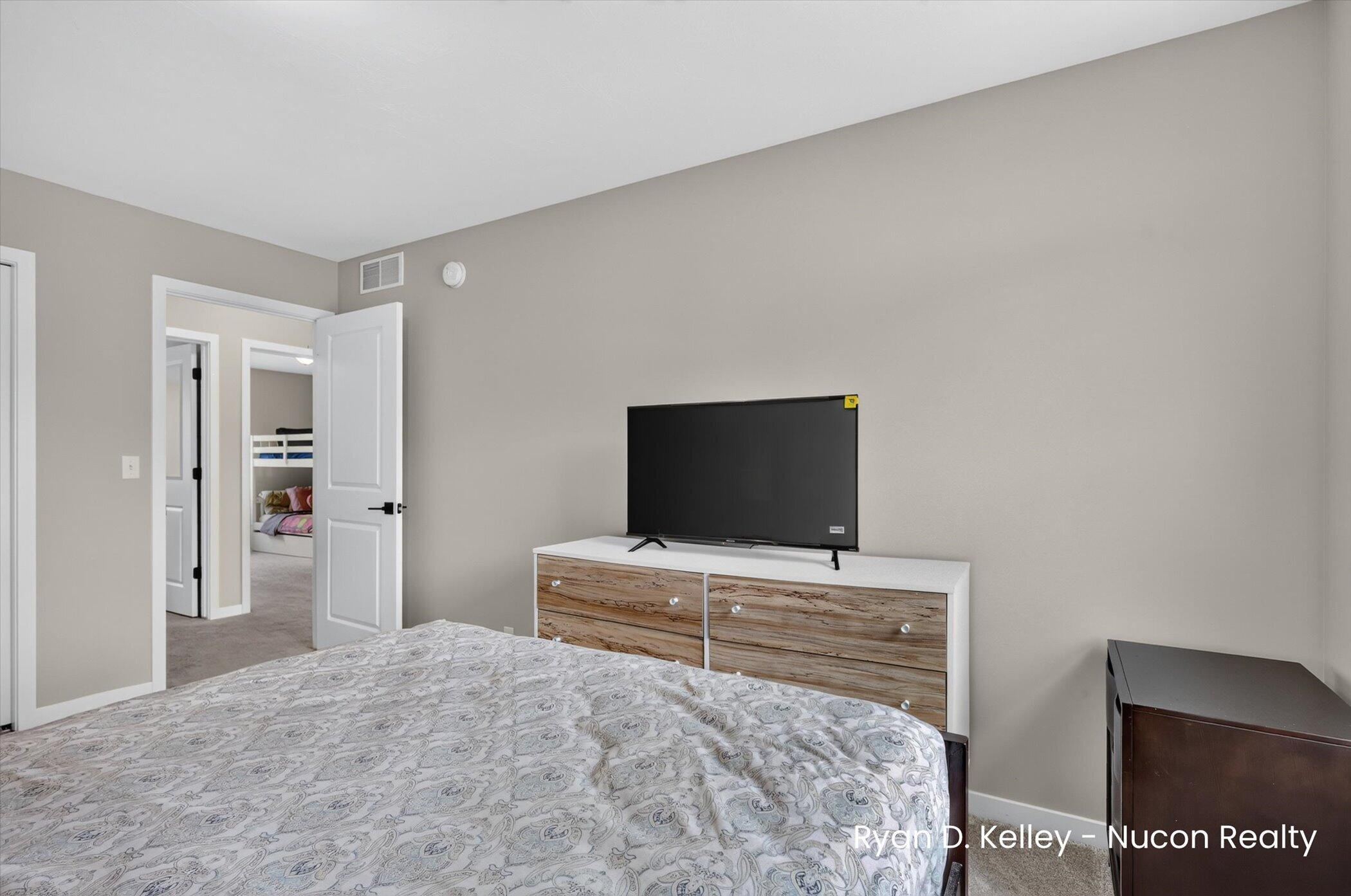 11544 Sessions Woods Drive W Grand Rapids MI 49534