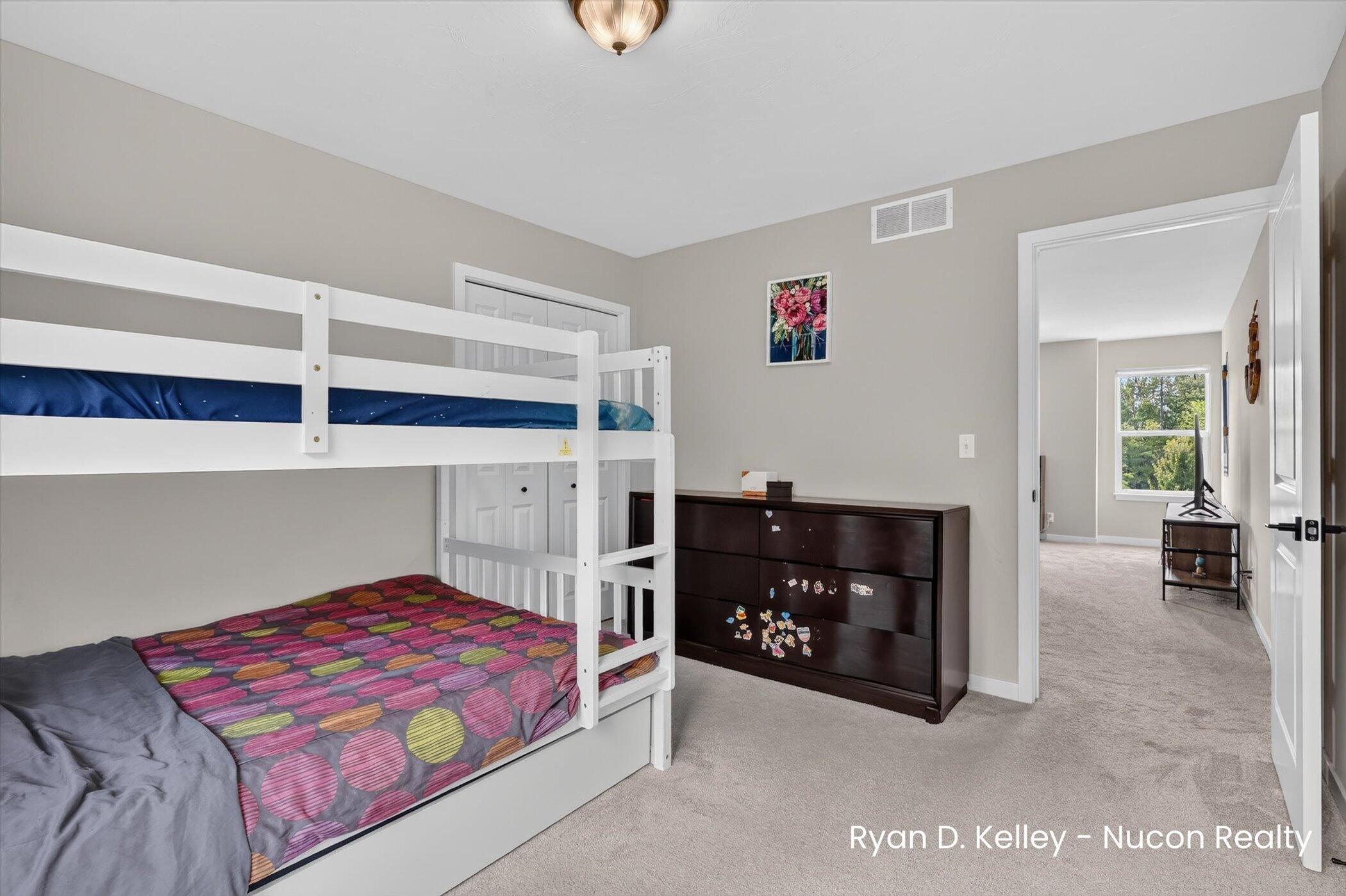 11544 Sessions Woods Drive W Grand Rapids MI 49534