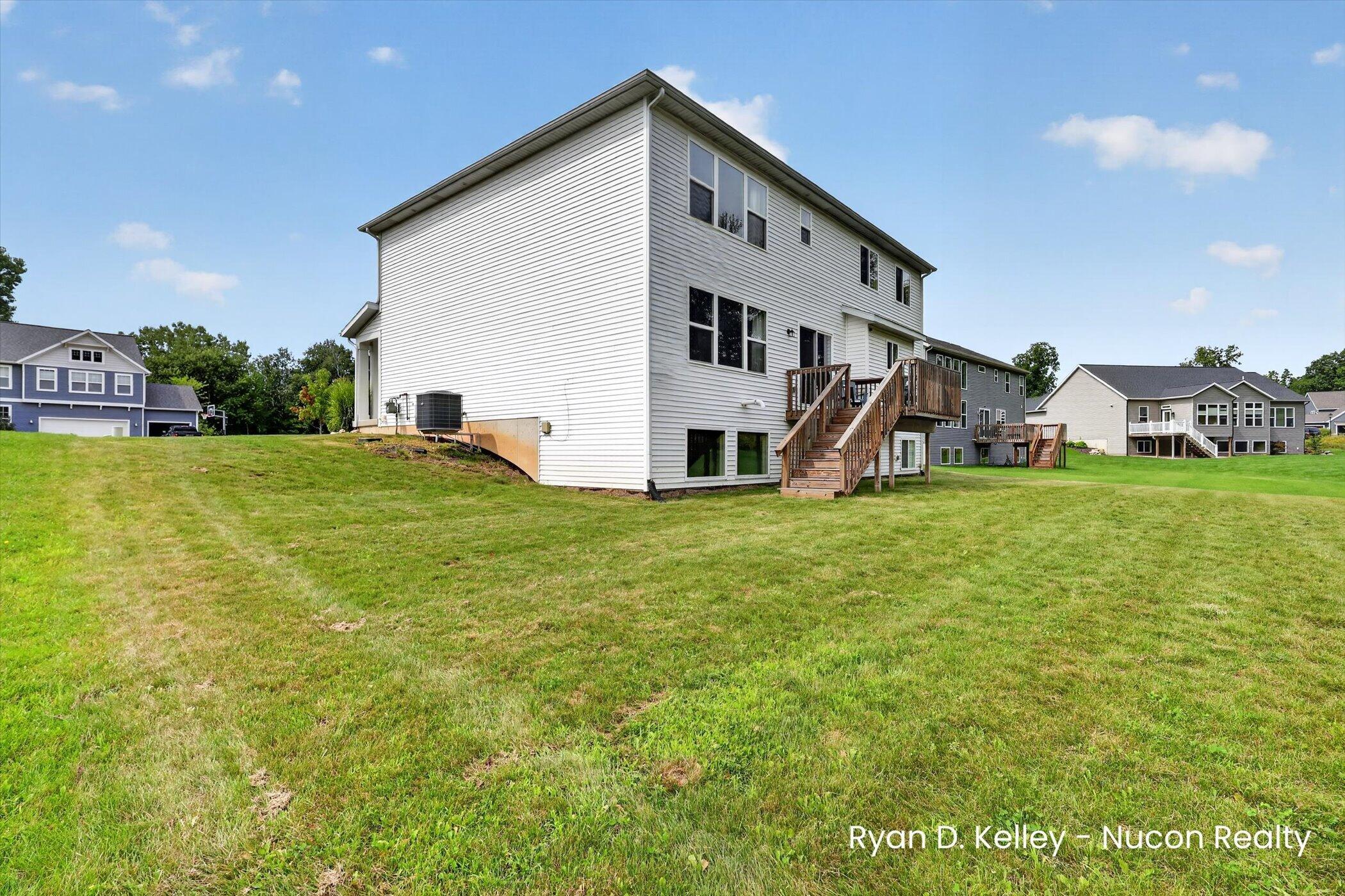 11544 Sessions Woods Drive W Grand Rapids MI 49534