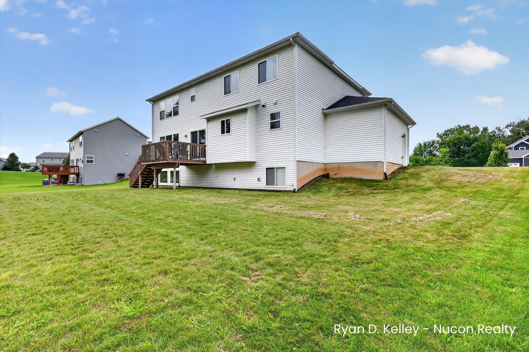 11544 Sessions Woods Drive W Grand Rapids MI 49534