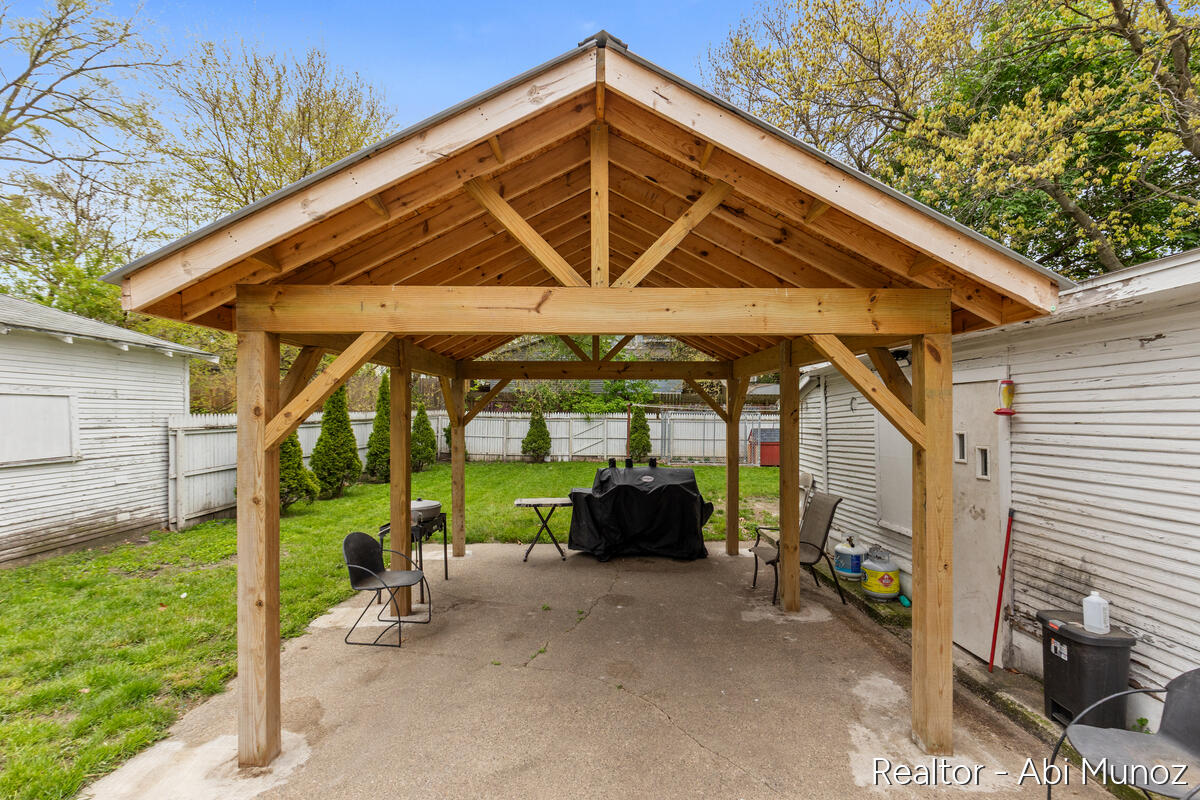 354 Brown Street SW Grand Rapids MI 49507