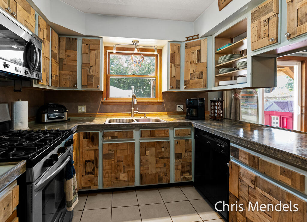 180 S Wolf Lake Road Muskegon MI 49442