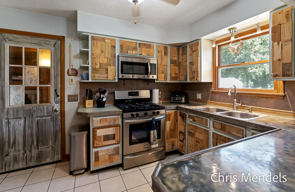 180 S Wolf Lake Road Muskegon MI 49442