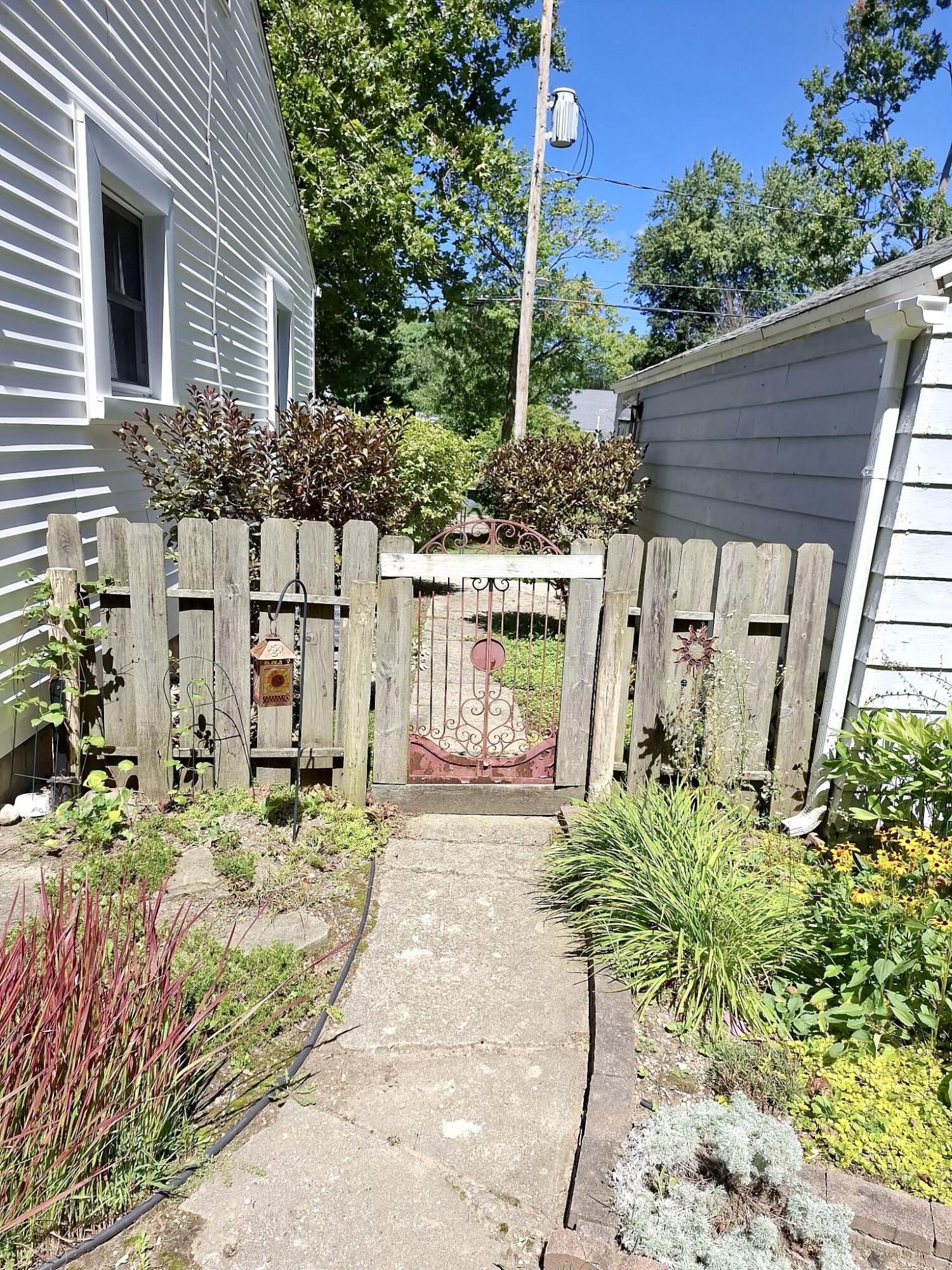 1019 Clover Street Kalamazoo MI 49008