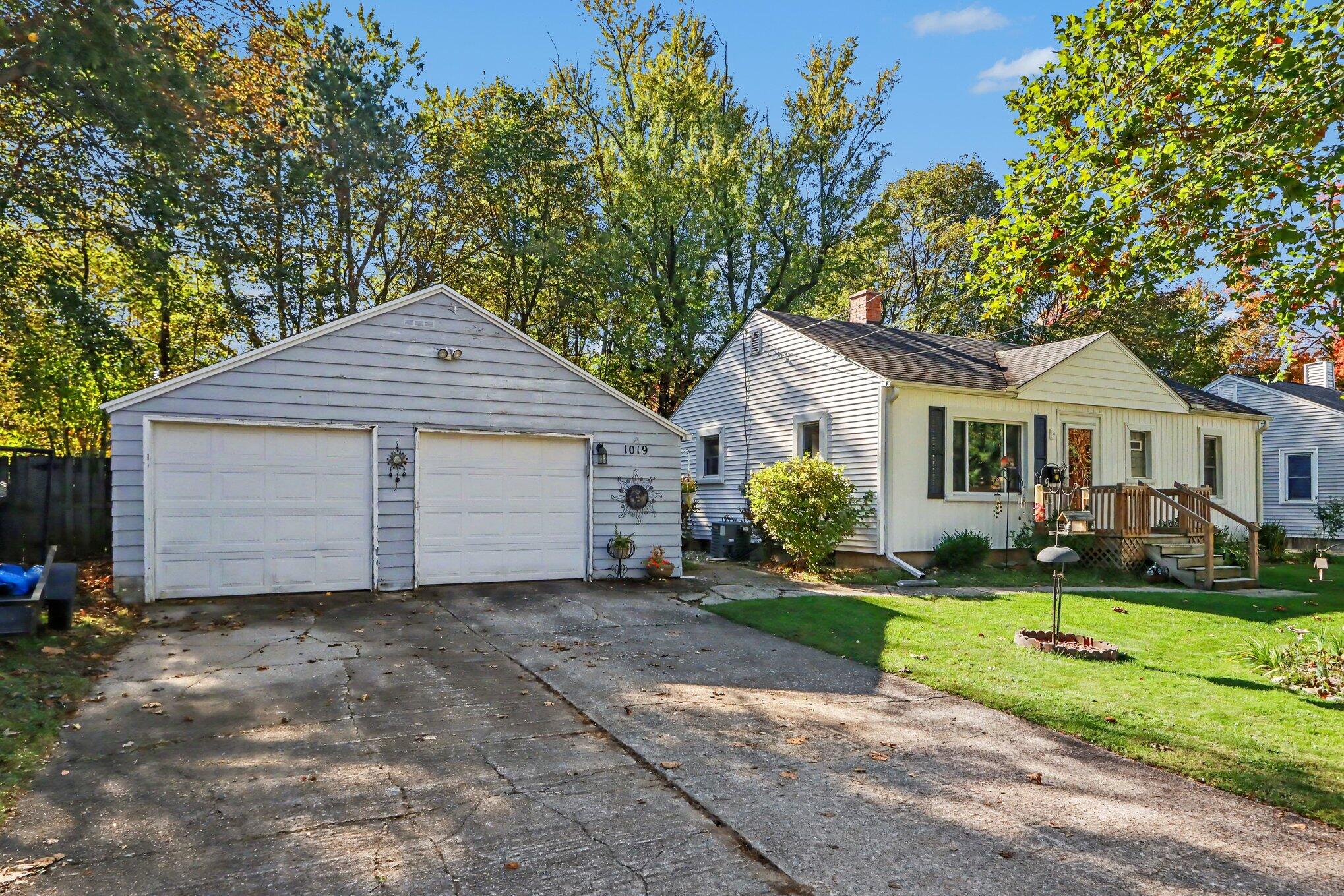 1019 Clover Street Kalamazoo MI 49008