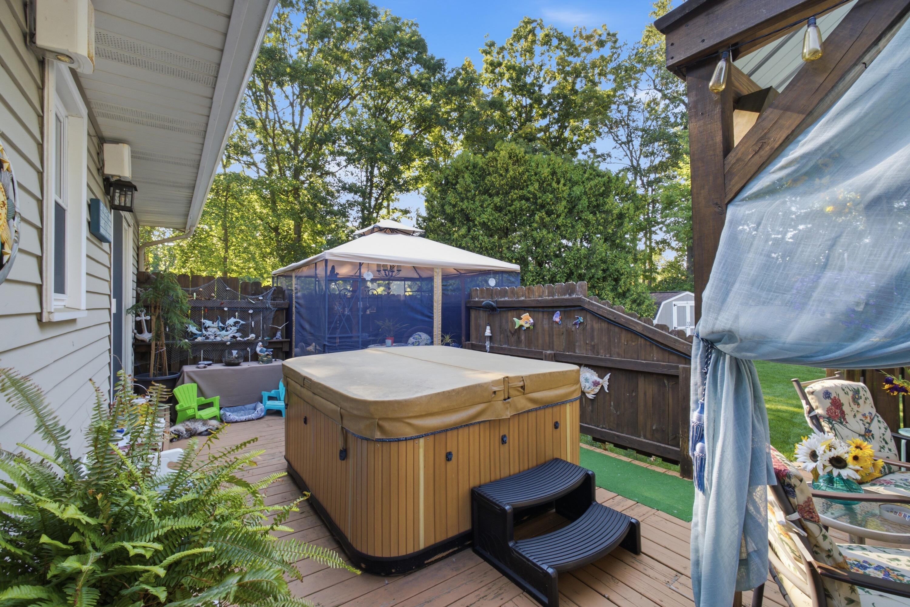 1658 Woodside Road Norton Shores MI 49441