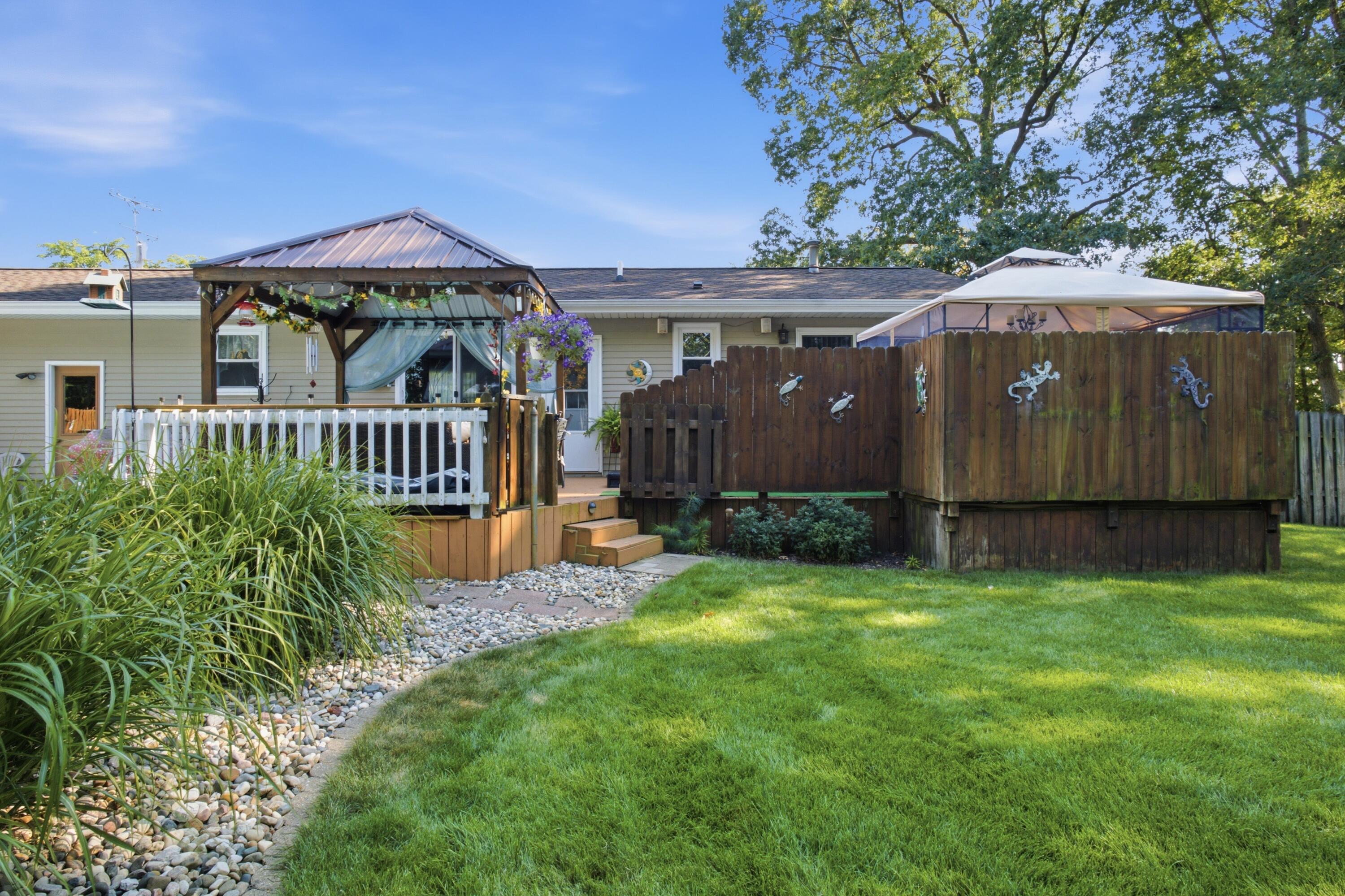 1658 Woodside Road Norton Shores MI 49441