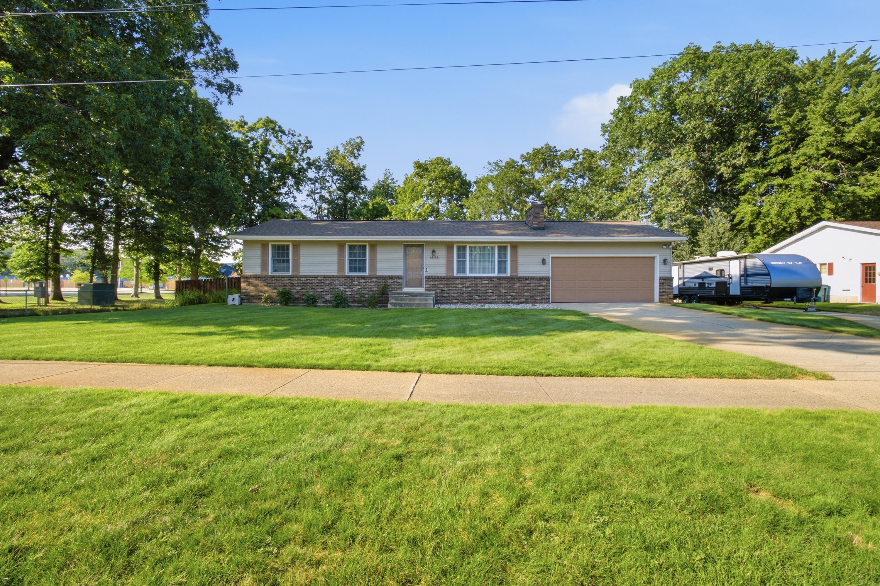 1658 Woodside Road Norton Shores MI 49441