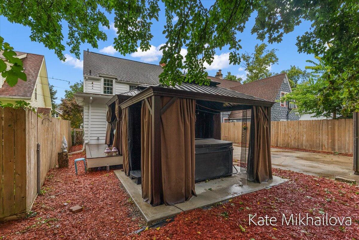1825 Oakland Drive Kalamazoo MI 49008