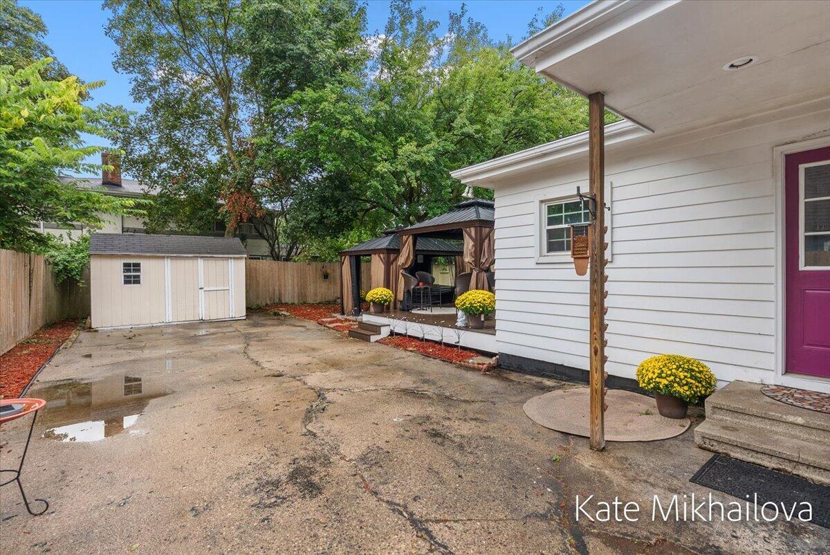 1825 Oakland Drive Kalamazoo MI 49008