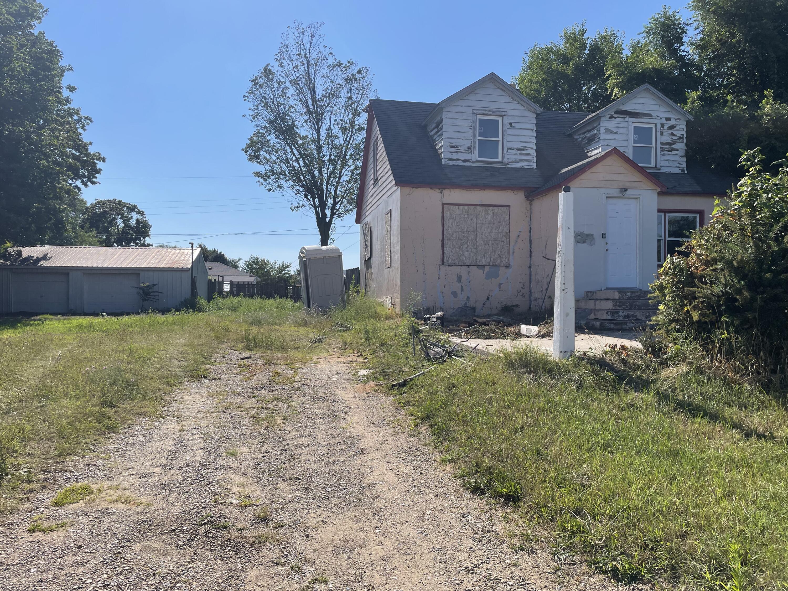 612 N Crystal Avenue Benton Harbor MI 49022