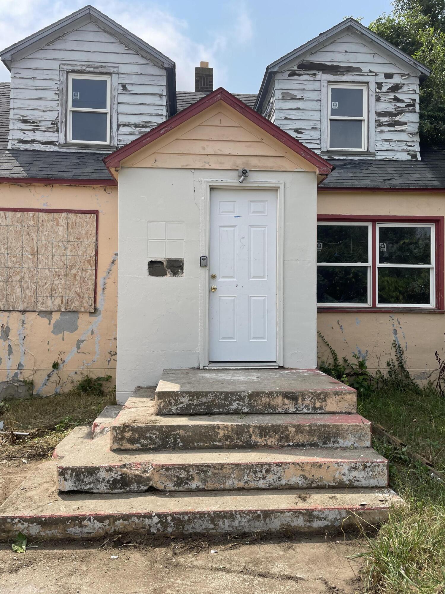 612 N Crystal Avenue Benton Harbor MI 49022