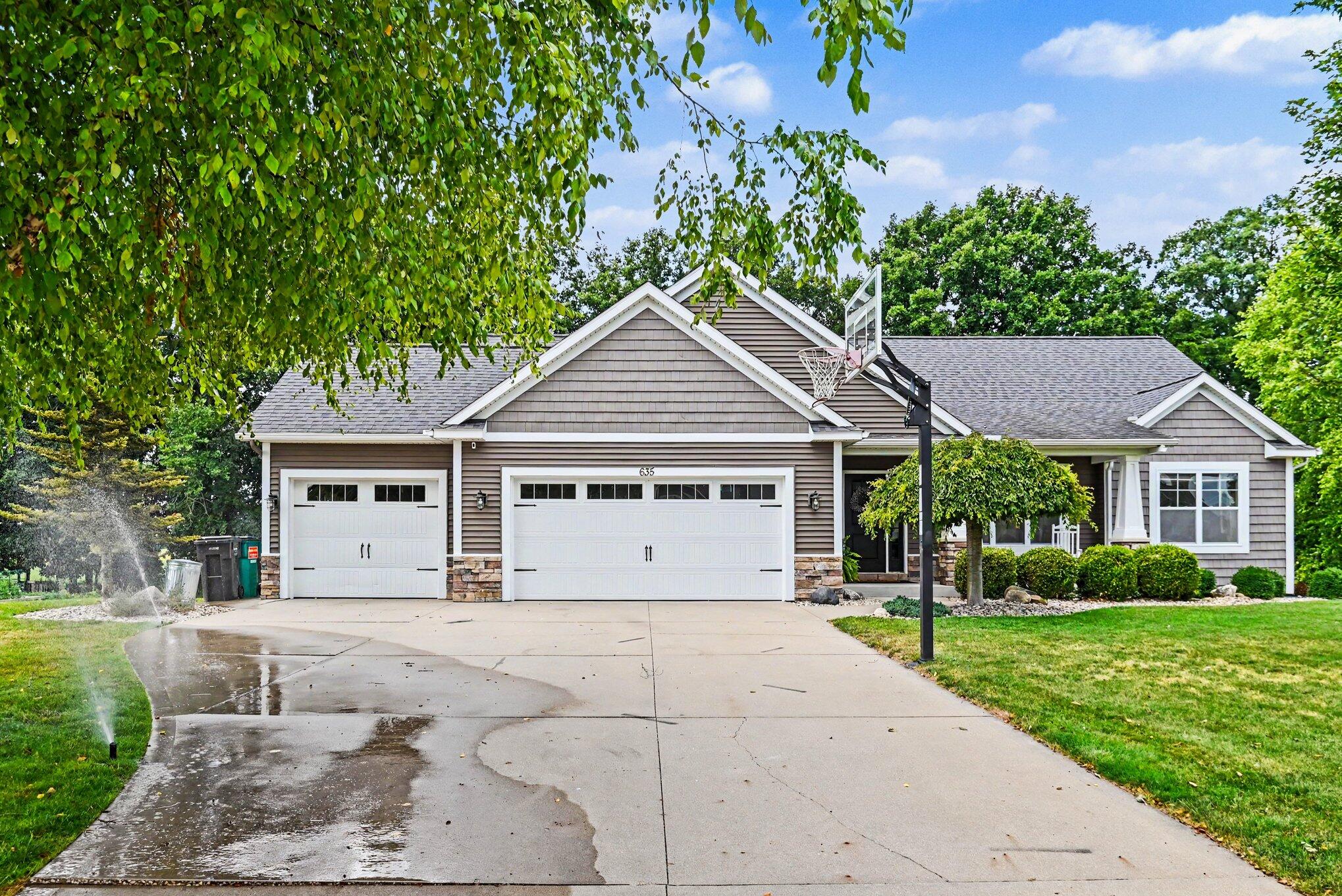 635 Midgrove Drive Zeeland MI 49464