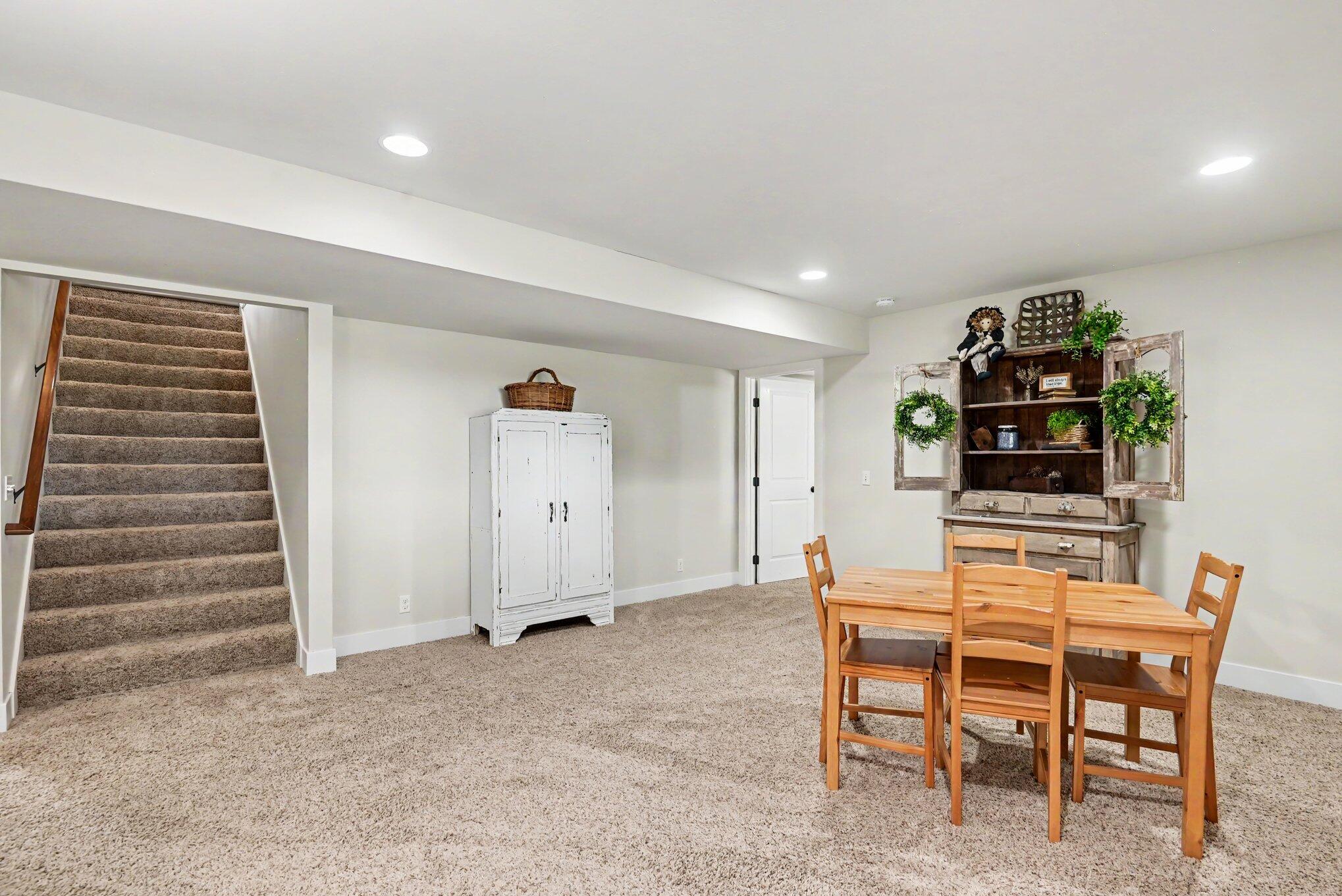 635 Midgrove Drive Zeeland MI 49464