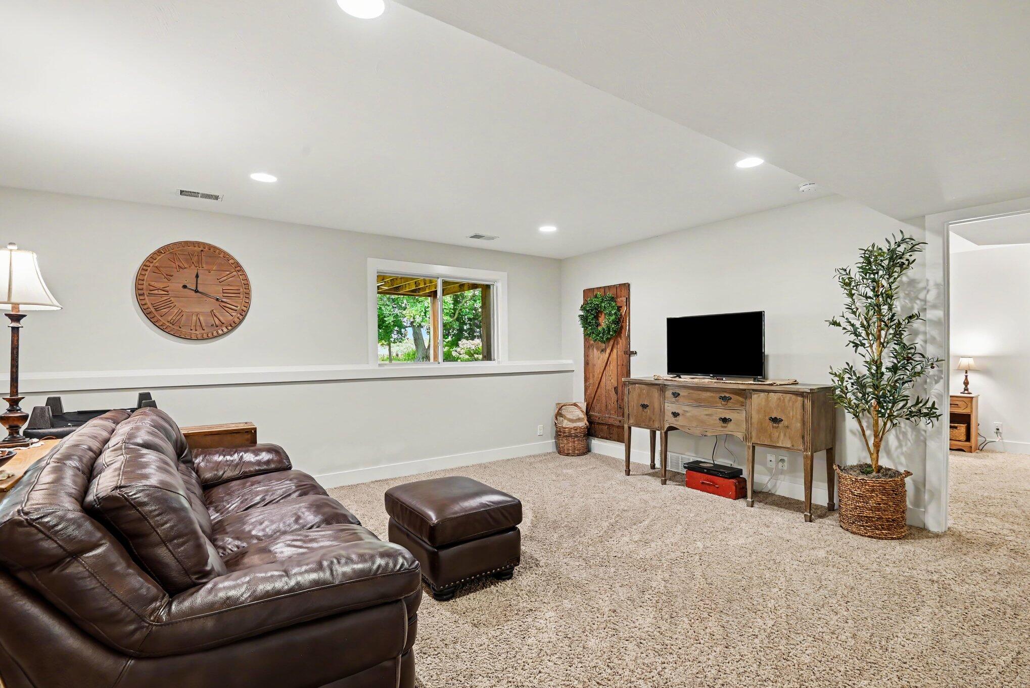 635 Midgrove Drive Zeeland MI 49464