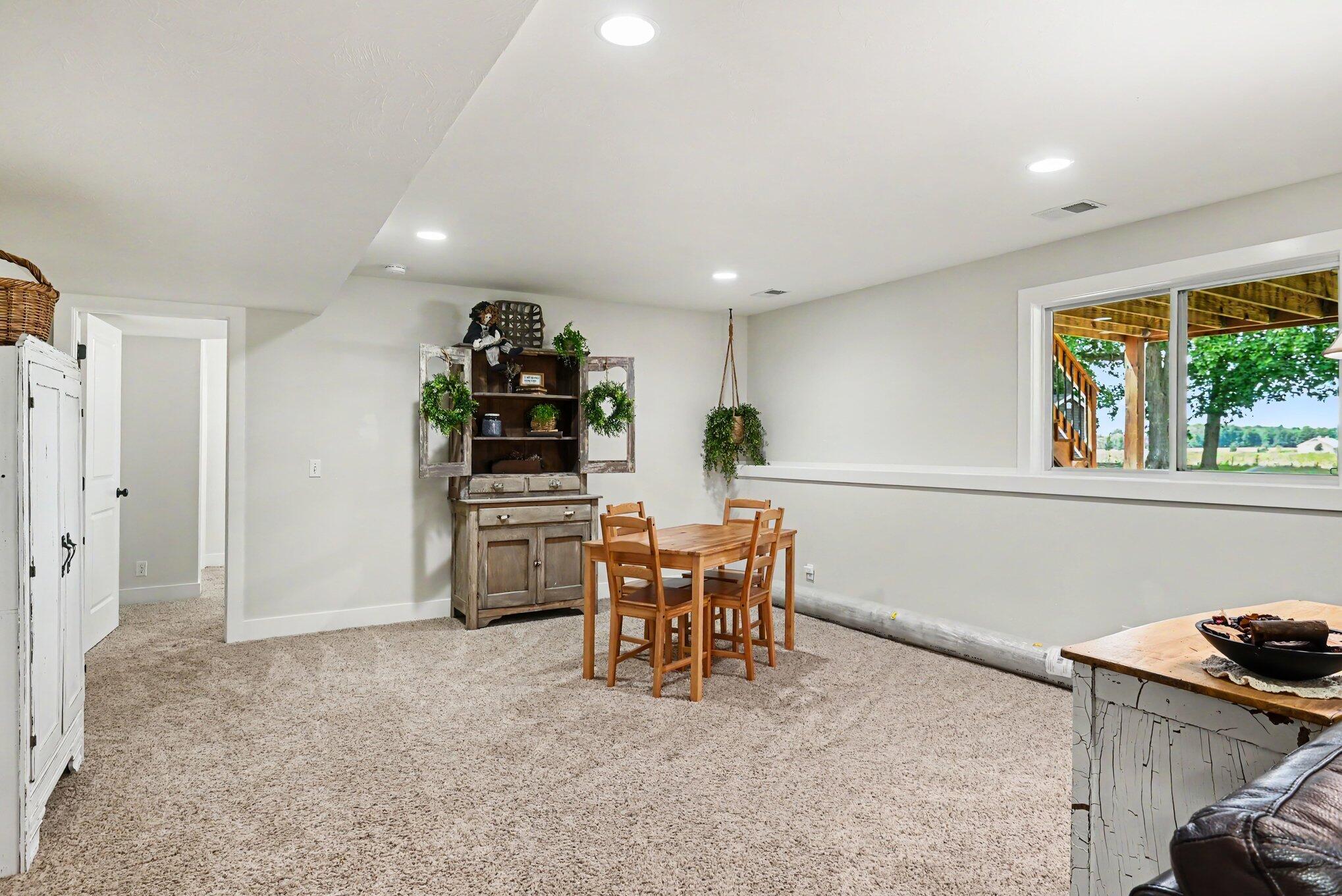 635 Midgrove Drive Zeeland MI 49464