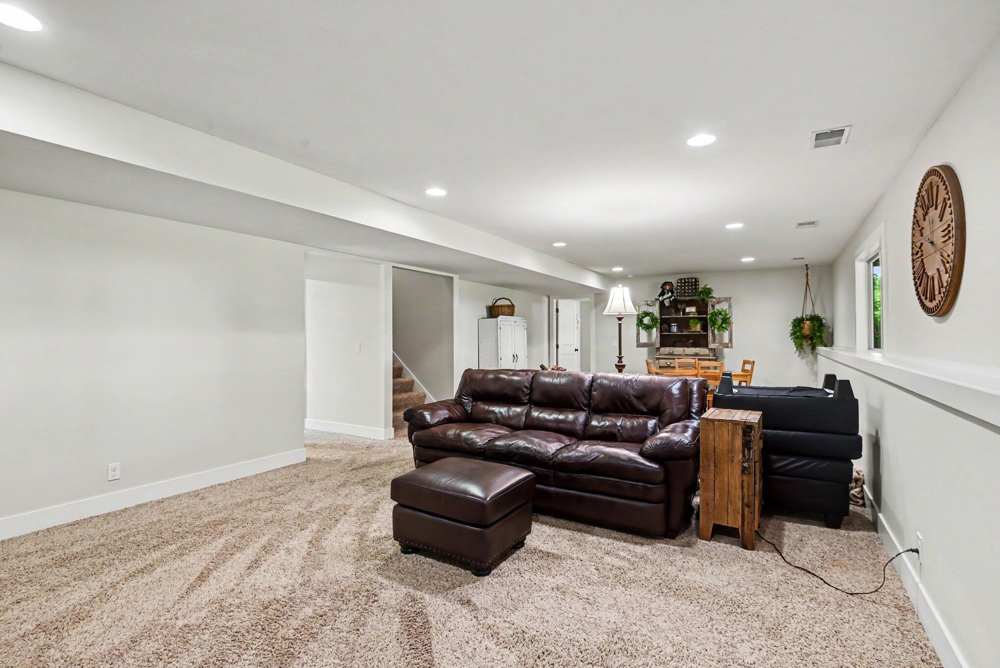 635 Midgrove Drive Zeeland MI 49464