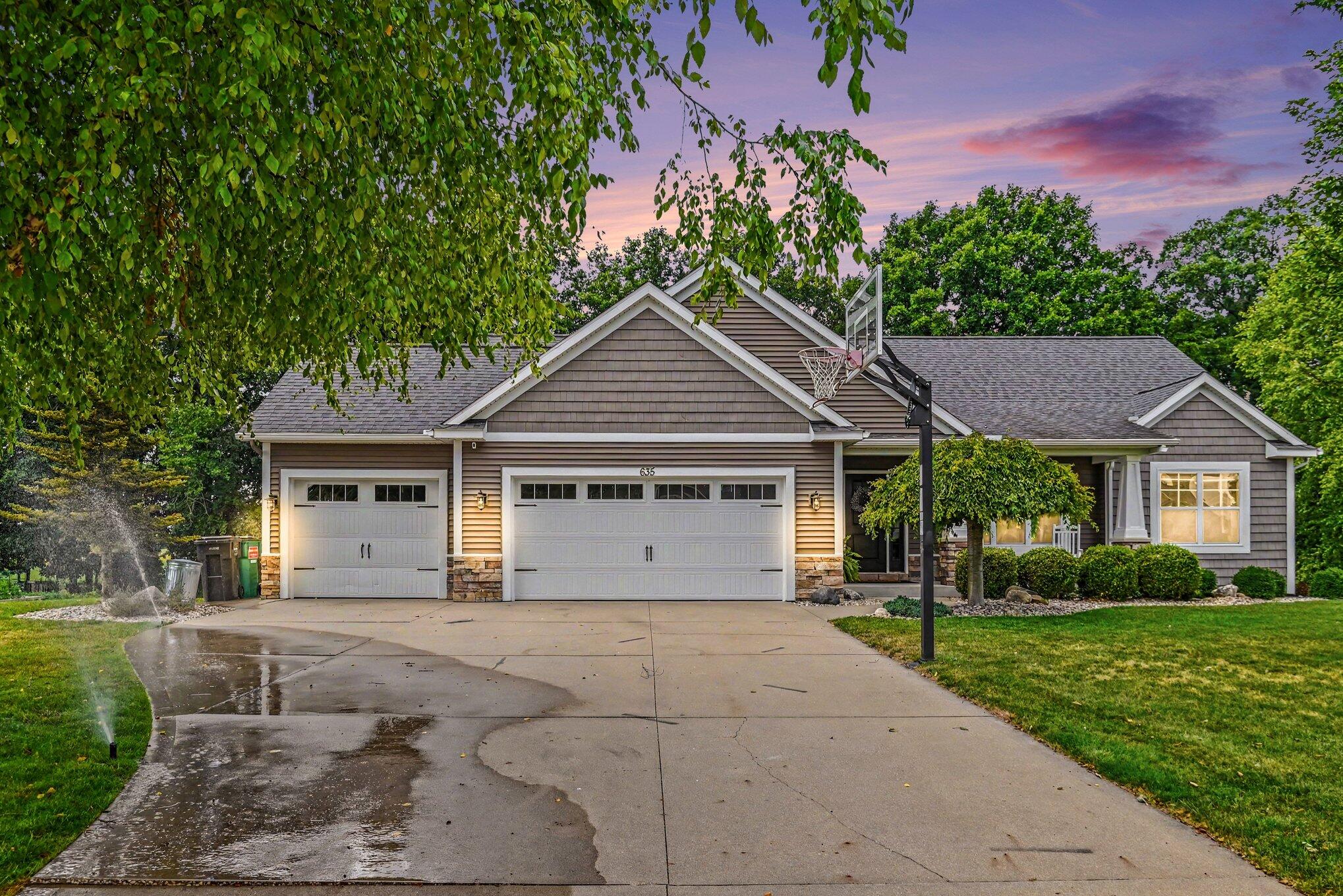 635 Midgrove Drive Zeeland MI 49464