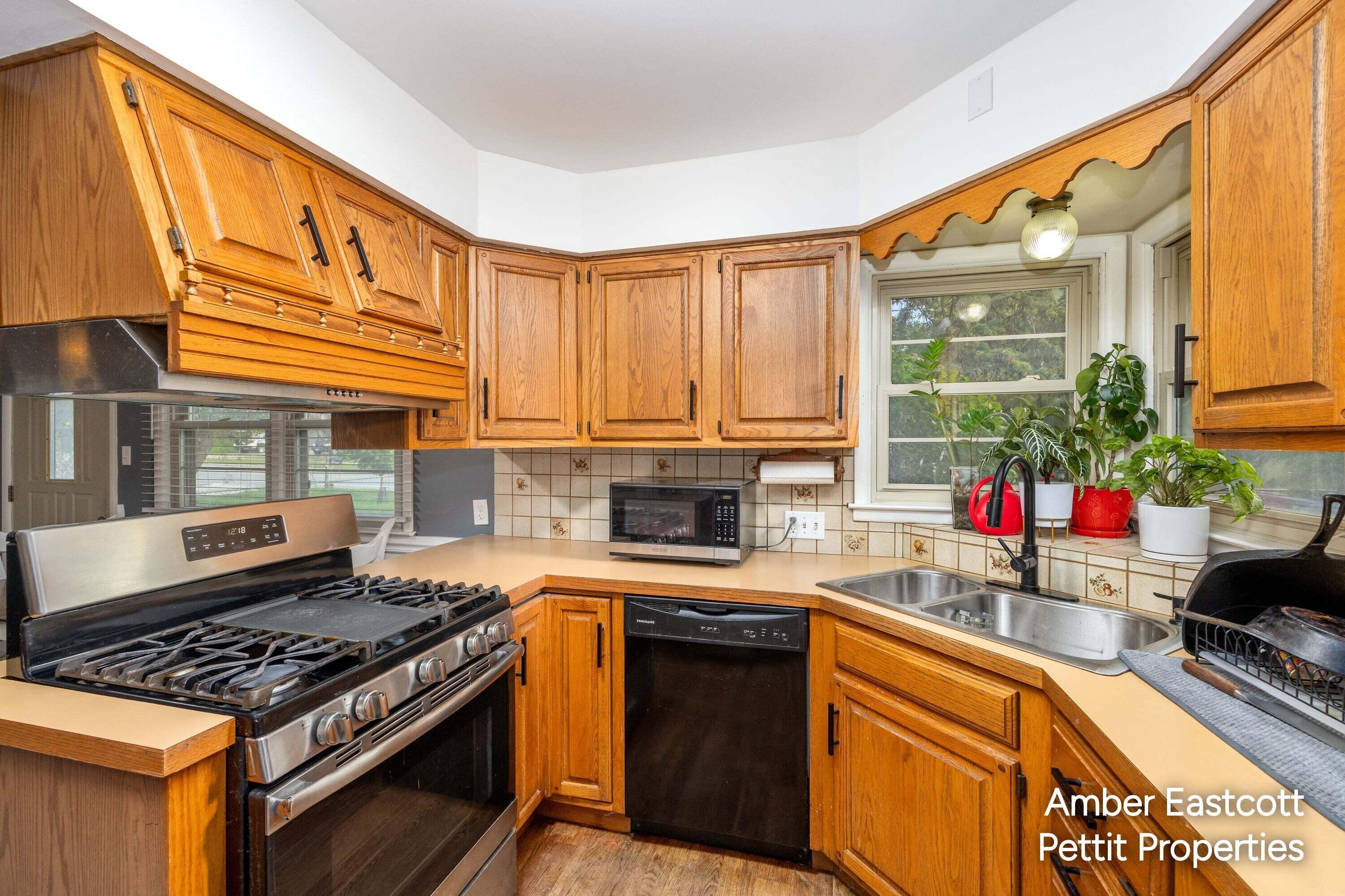 1305 Ball Avenue NE Grand Rapids MI 49505