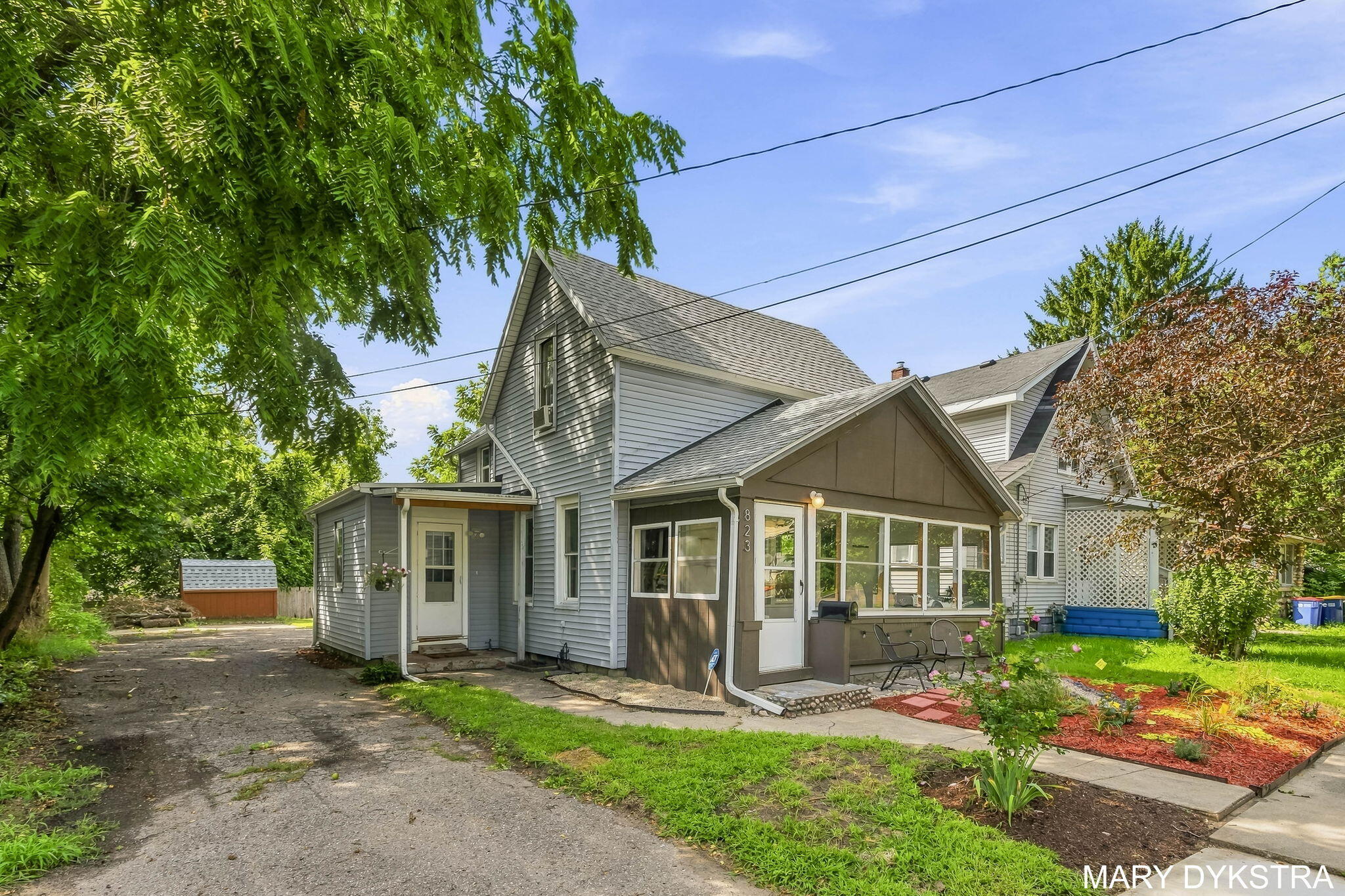823 Prospect Avenue NE Grand Rapids MI 49503