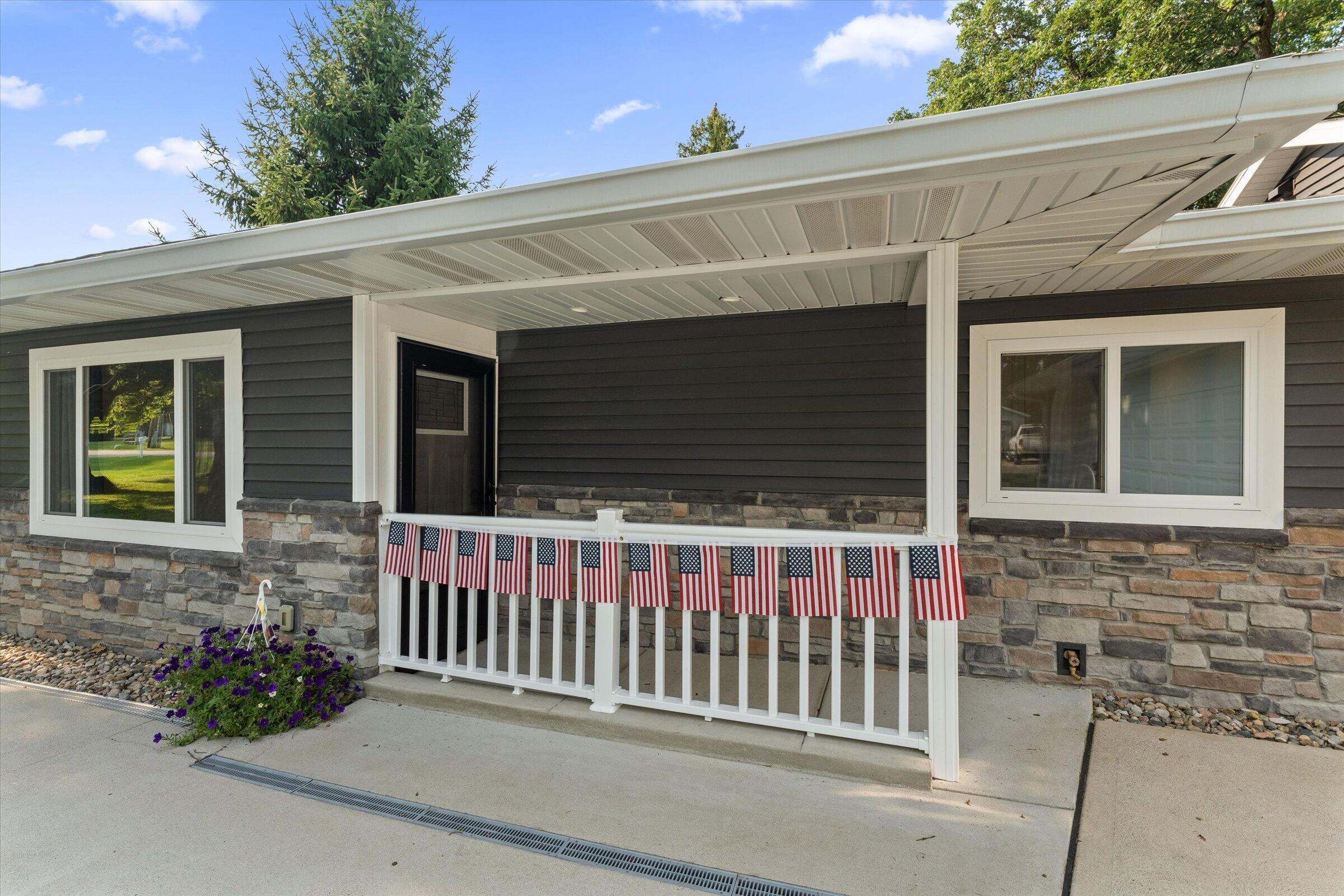 21684 Channel Parkway Edwardsburg MI 49112