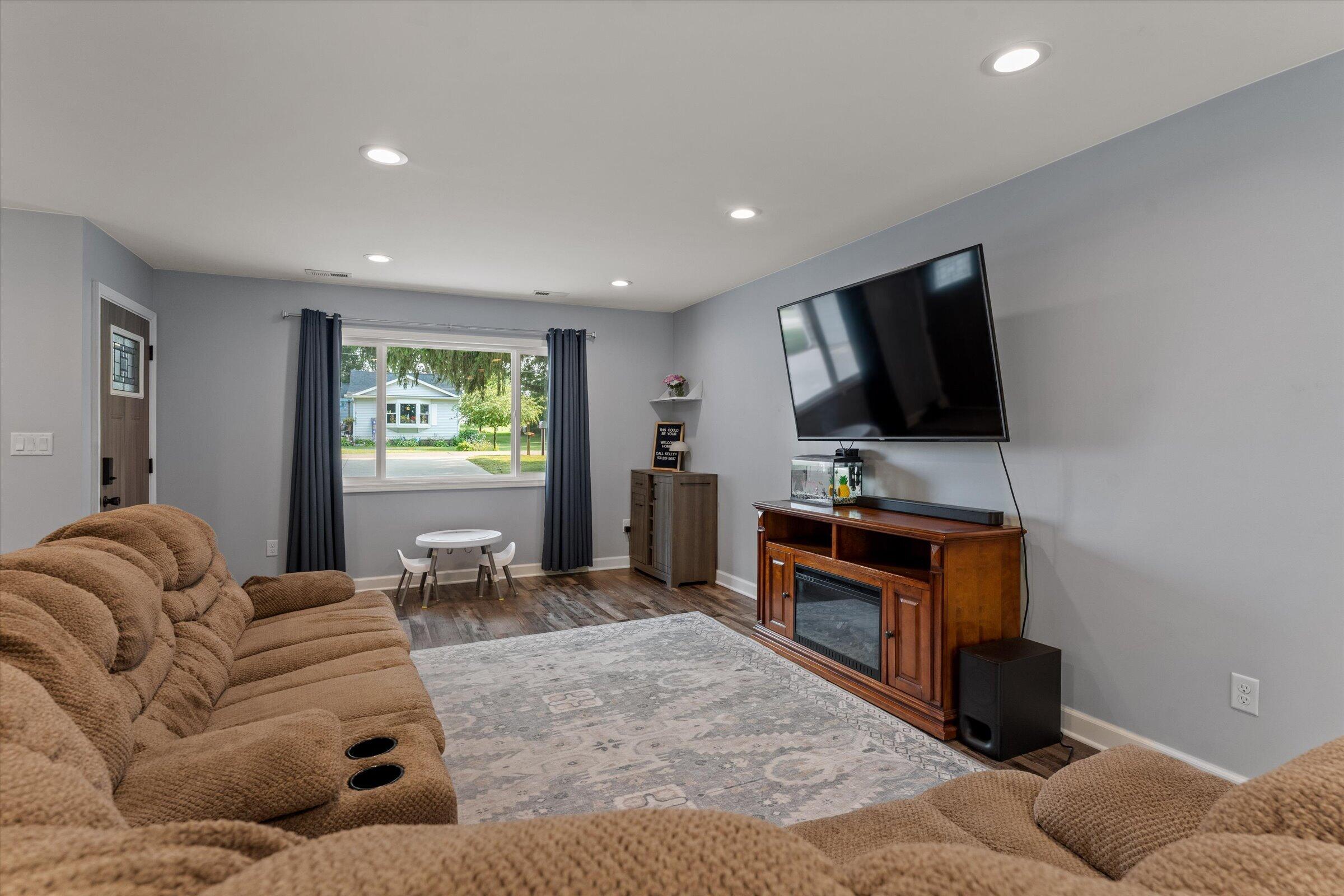 21684 Channel Parkway Edwardsburg MI 49112