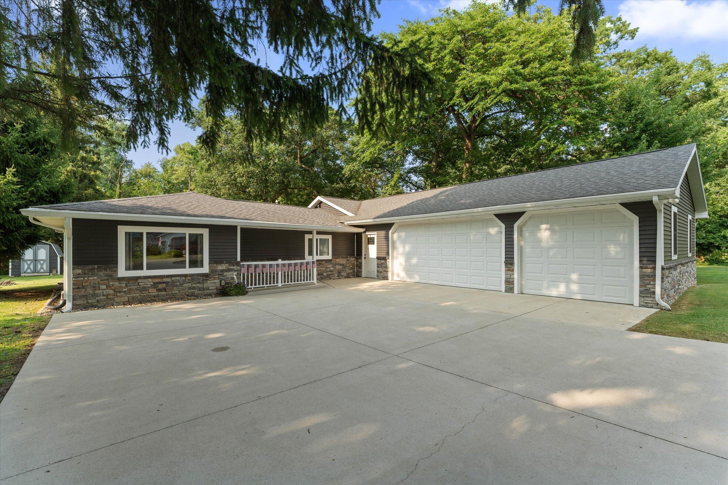 21684 Channel Parkway Edwardsburg MI 49112